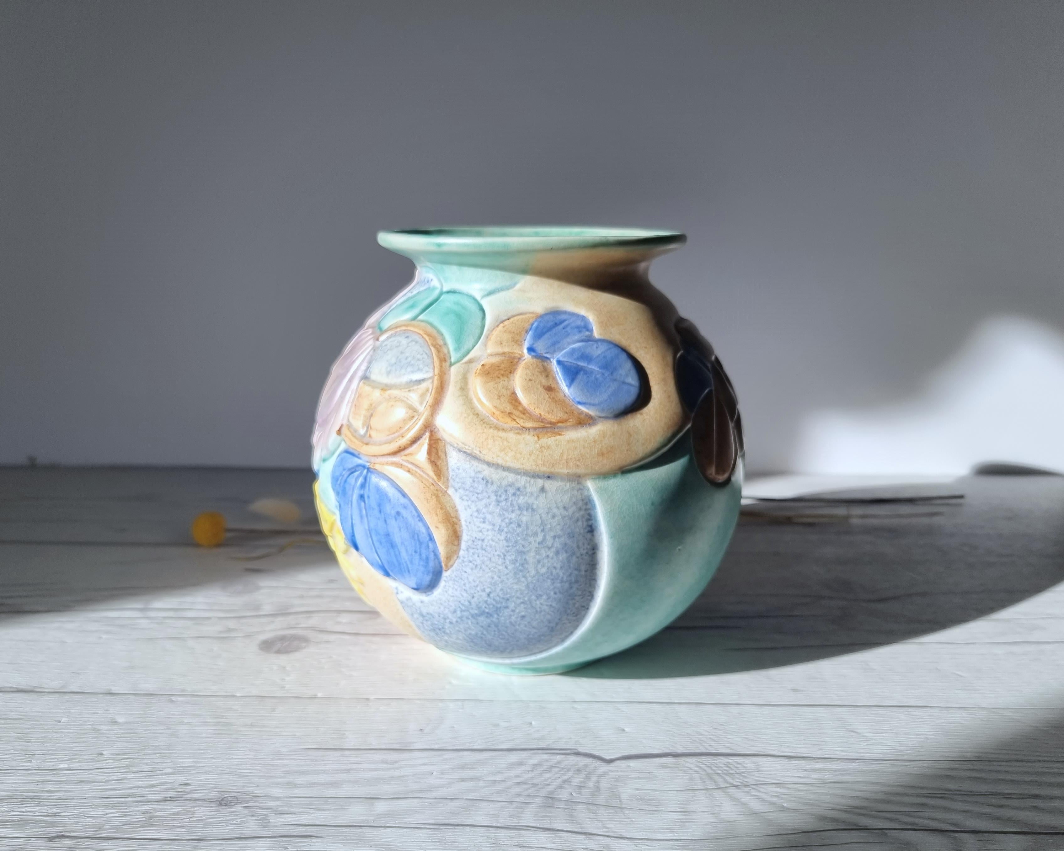 Beswick Keramik, Art Deco Satin-Matt Sherbet Palette Glasur geschnitzte Globusvase (Glasiert) im Angebot