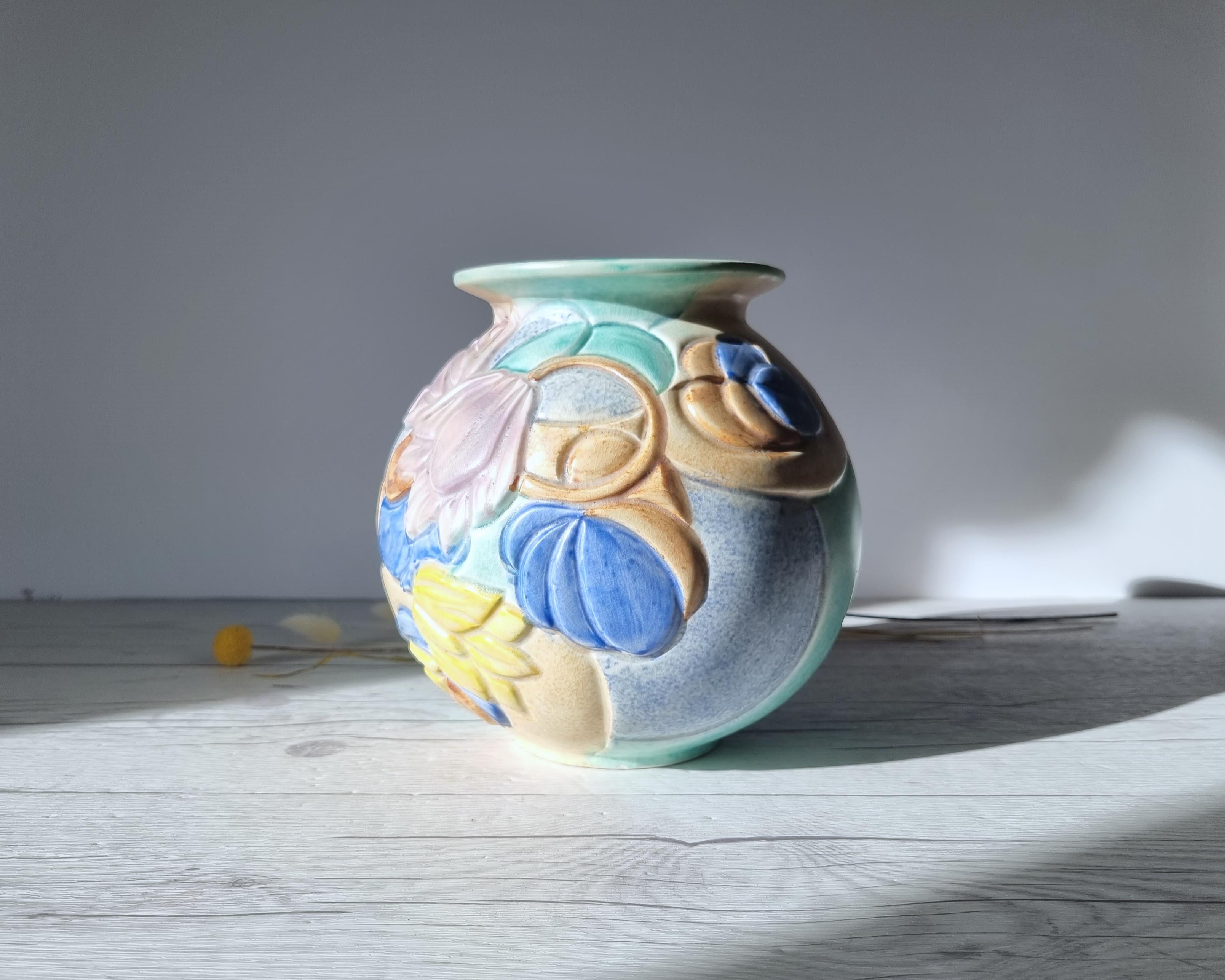 British Beswick Pottery, Art Deco Satin-Matt Sherbet Palette Glaze Carved Globe Vase For Sale