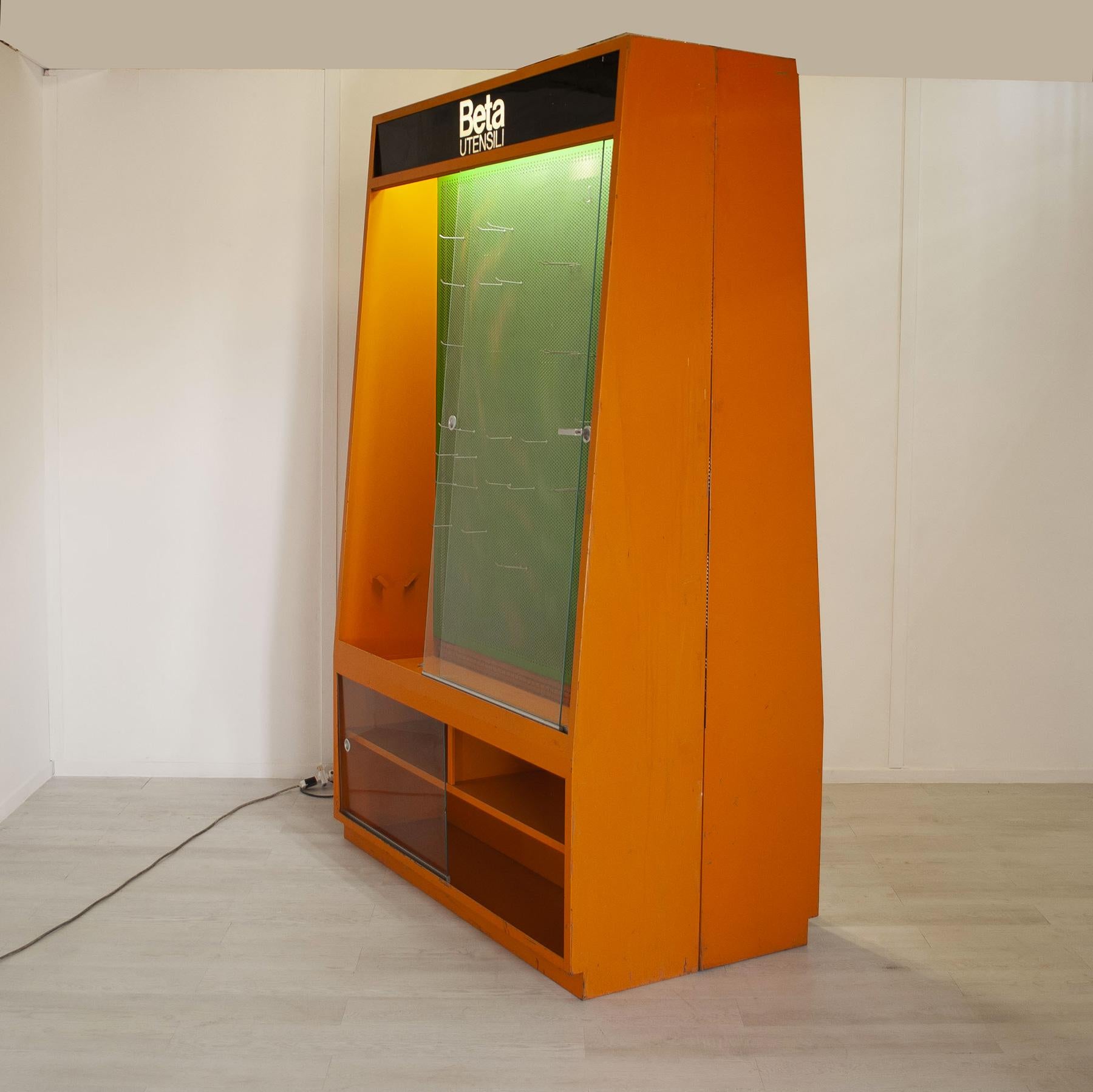 Beta 1960s tool showcase display case For Sale 2