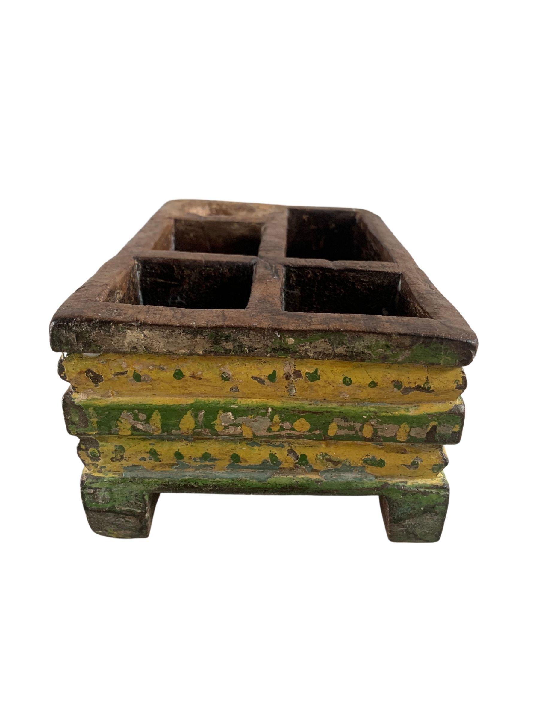 Betel Nut Box from Java with Polychromed Finish, Indonesia, c. 1900 In Good Condition For Sale In Jimbaran, Bali