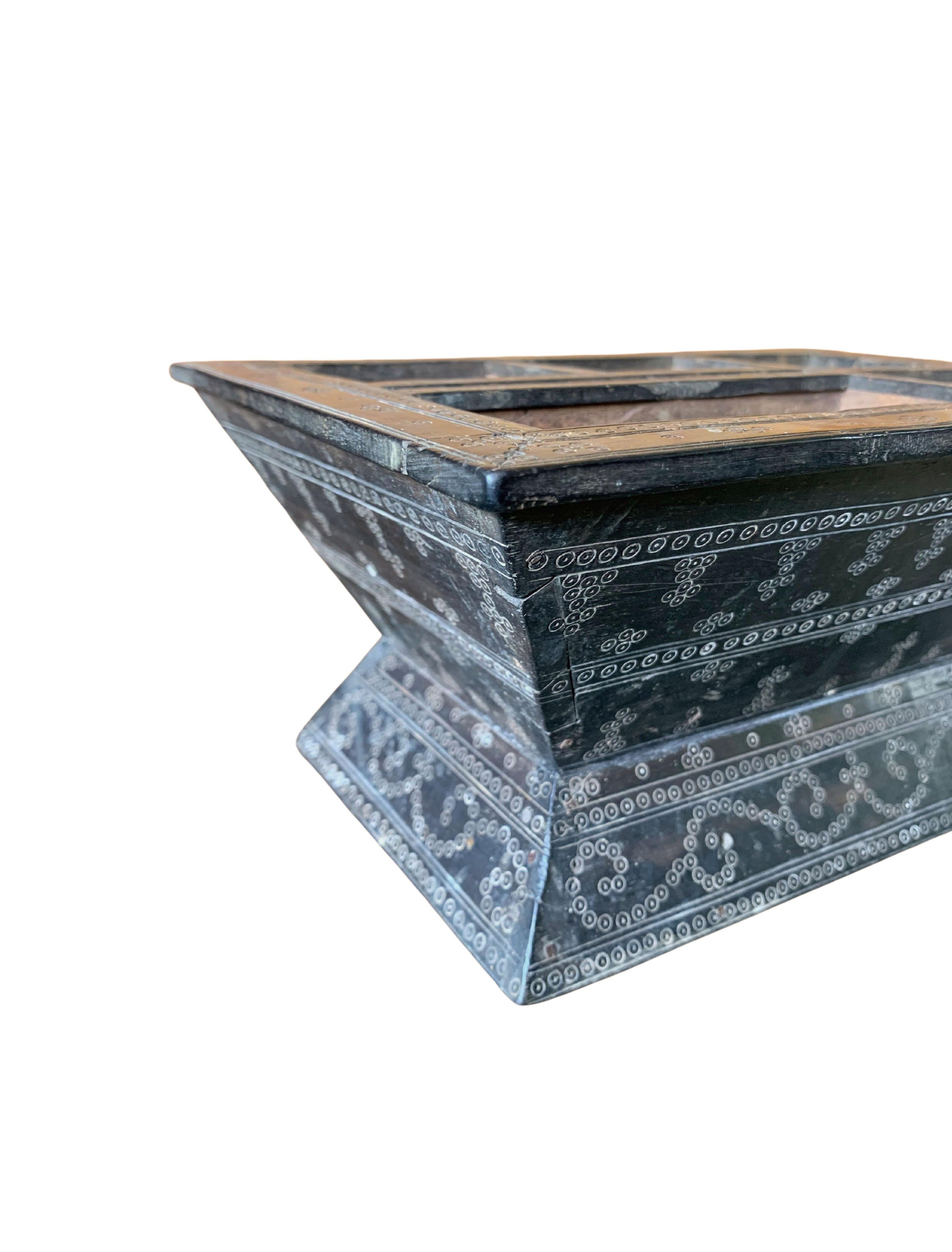 20th Century Betel Nut Box from Sumba Island with Tribal Engravings, Indonesia, c. 1950 For Sale