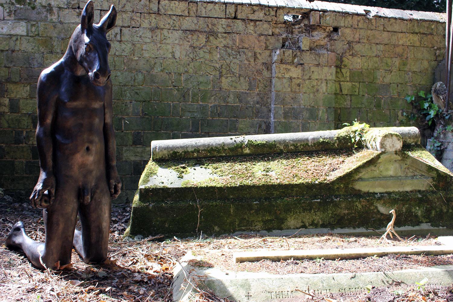 Cast Beth Carter, Kneeling Horse 'with Apple', Bronze Resin, 2007, Edition 6 of 15 For Sale