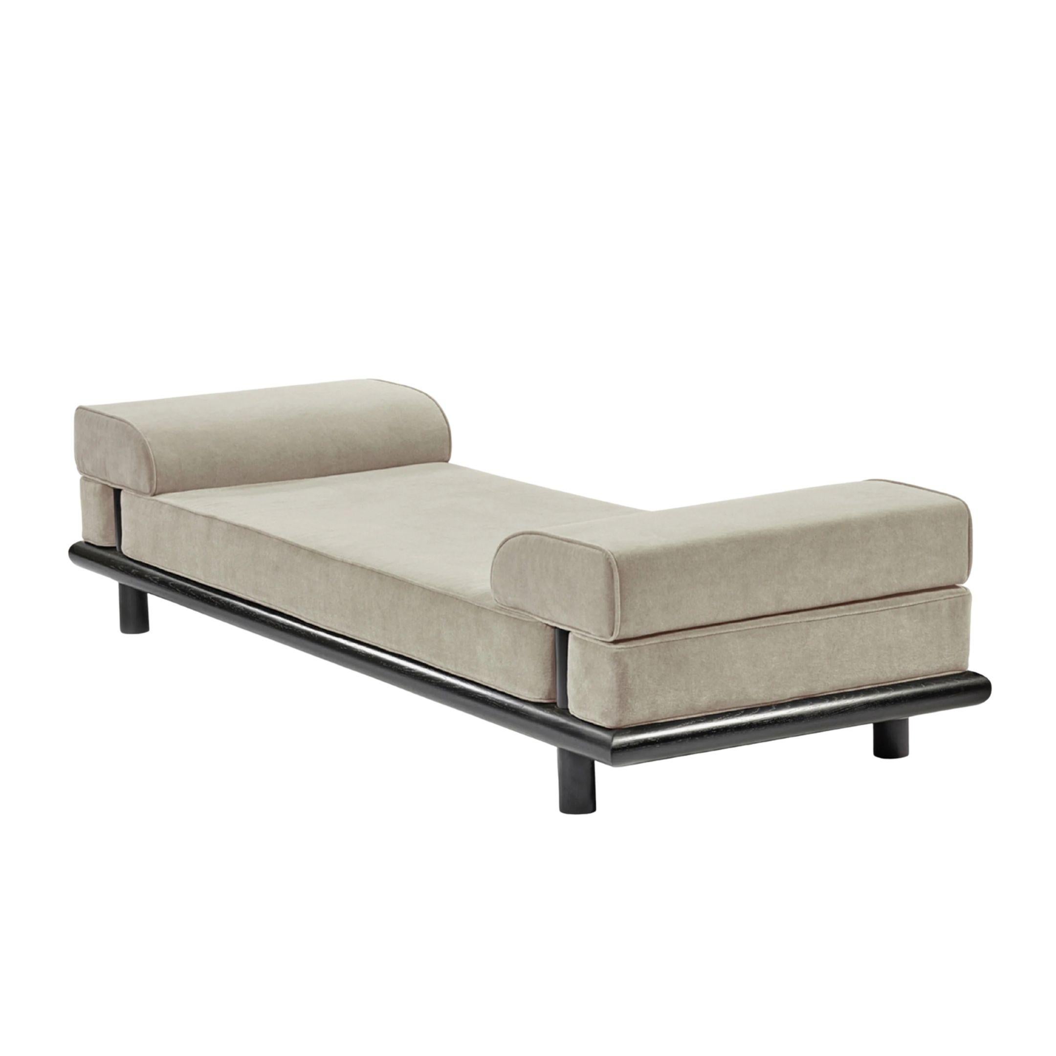 Belge Lit de jour Beth en velours beige avec cadre en Oak teinté noir par Ann Demeulemeester en vente