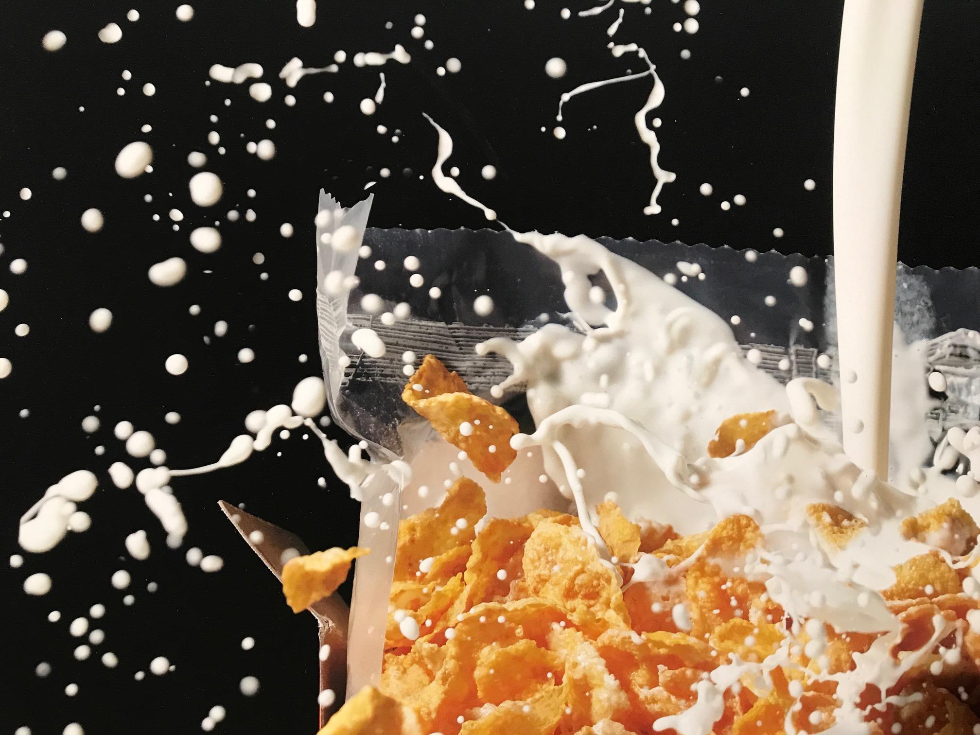 „Geschnittene Lebensmittel“  Erwähnenswert  Modernes Foto-Stillleben „Real“ mit Pop-Sensibilität (Fotorealismus), Photograph, von Beth Galton