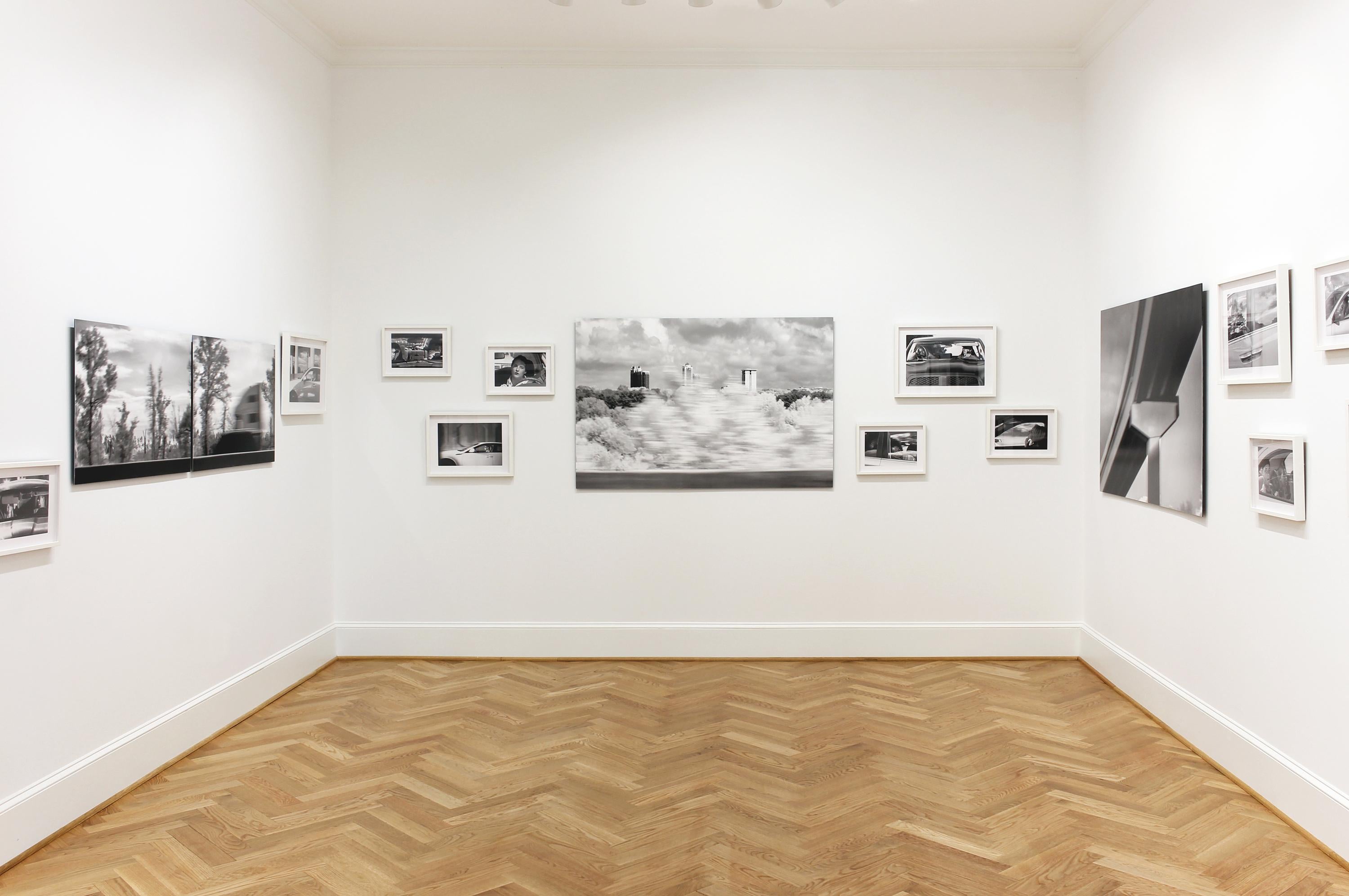 Denizens, #20 photographies en noir et blanc - voyage - portrait - Photograph de Beth Lilly