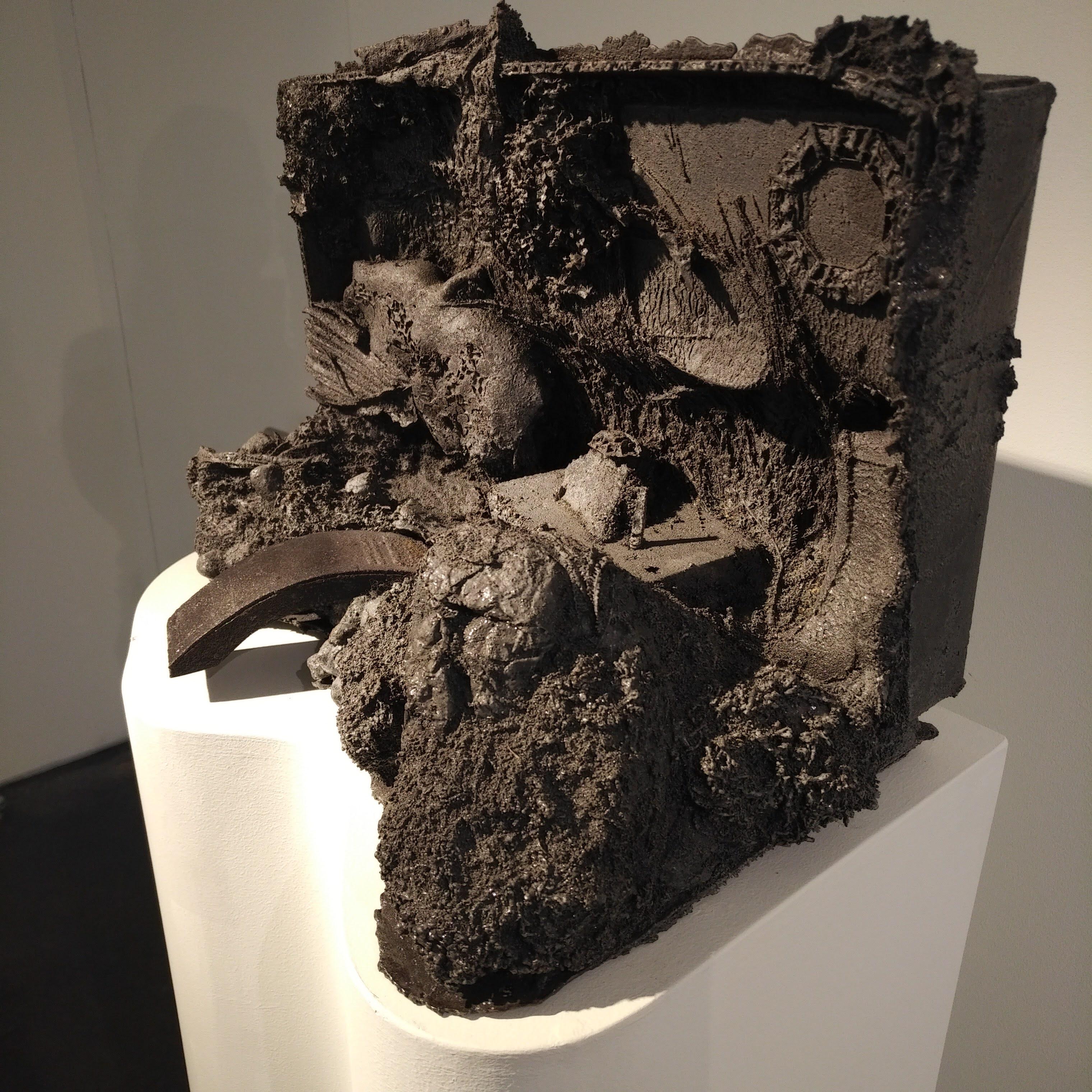 DESTILAR Nº 11 - Sculpture Contemporáneo de Beth Lipman