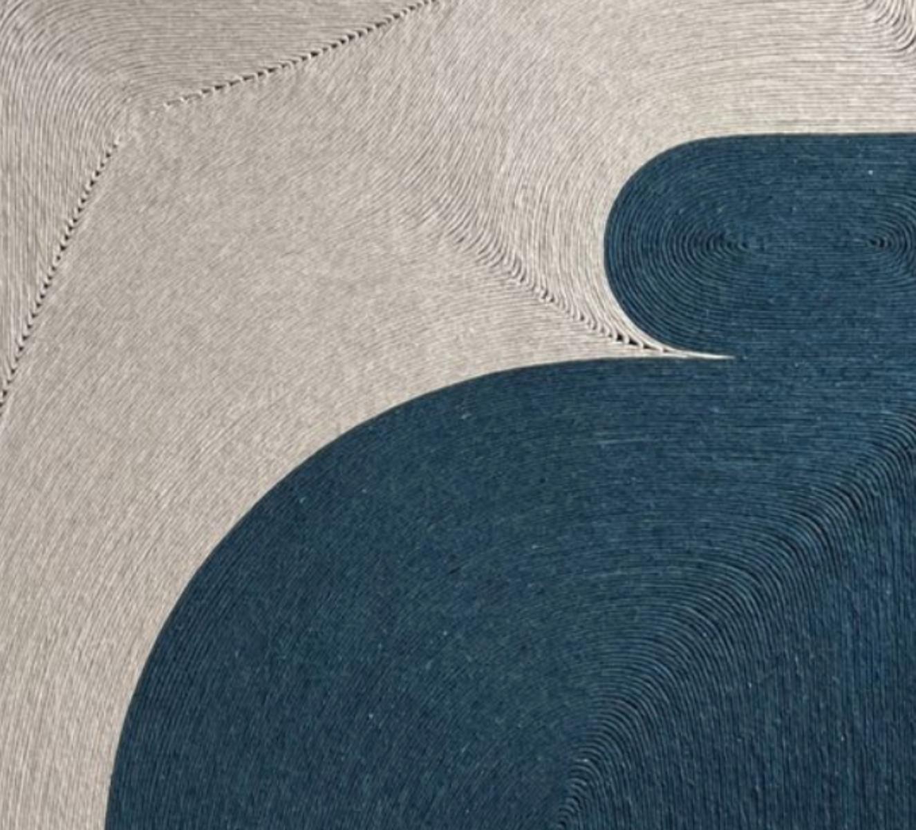 Pittura tessile a onde blu tattili / Curvatura no. 32 / Beth Pellegrino 3