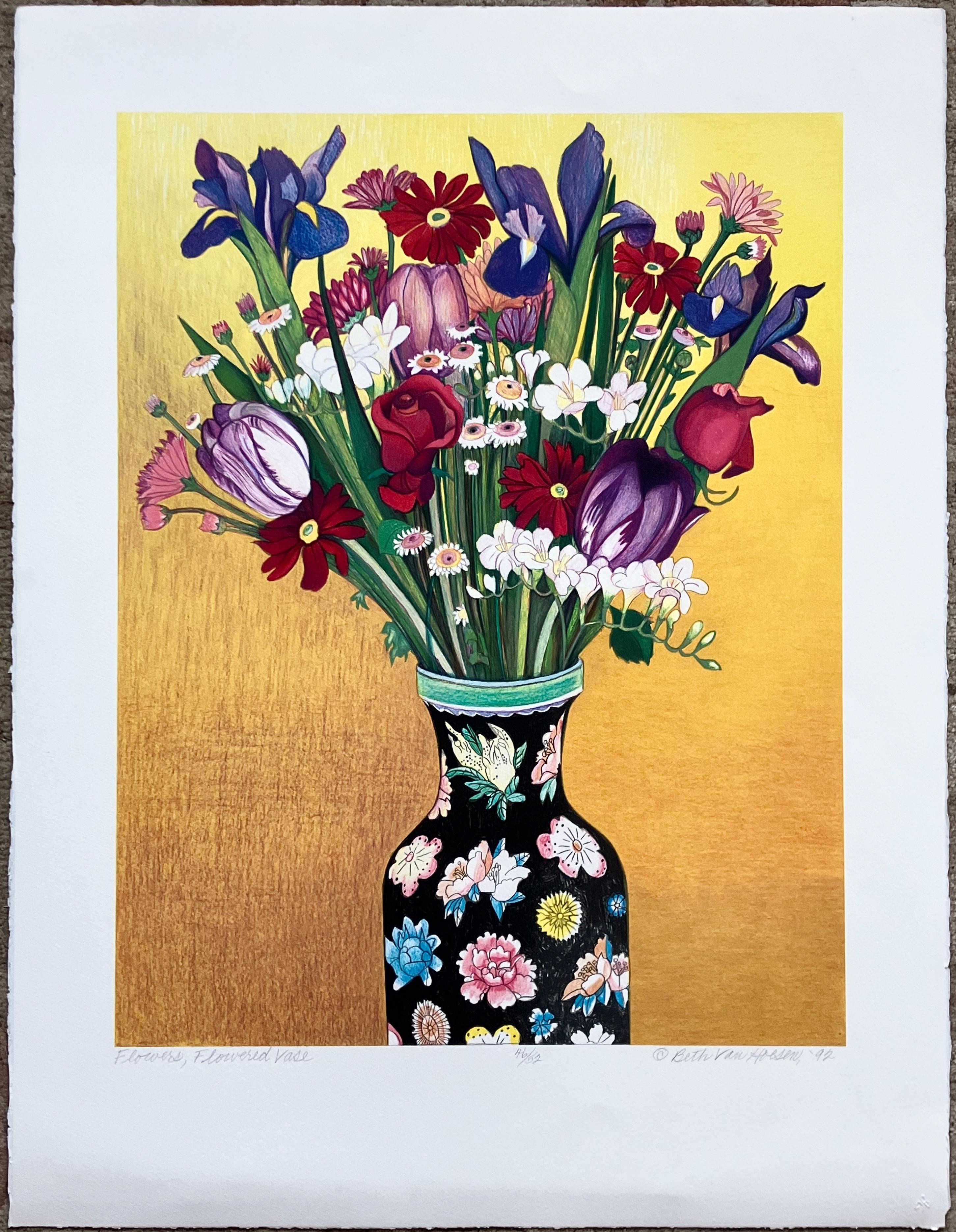 Blumenvase, geblümt (Amerikanischer Realismus), Print, von Beth van Hoesen