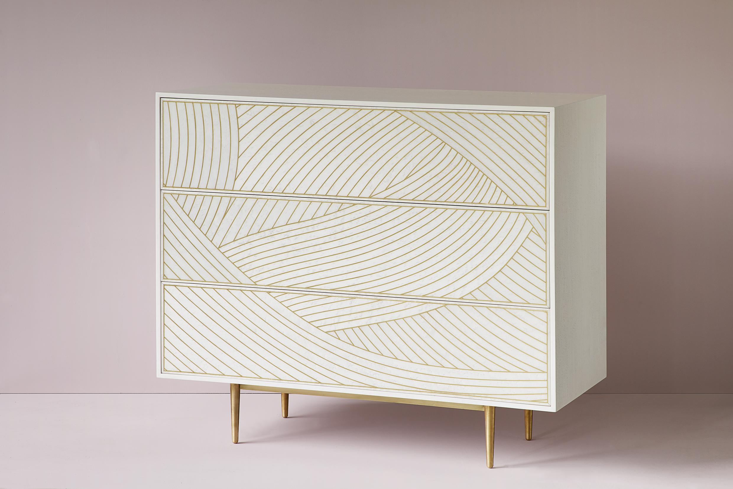 Bethan Gray Dhow Chest of Drawers in White and Brass In New Condition For Sale In London, GB