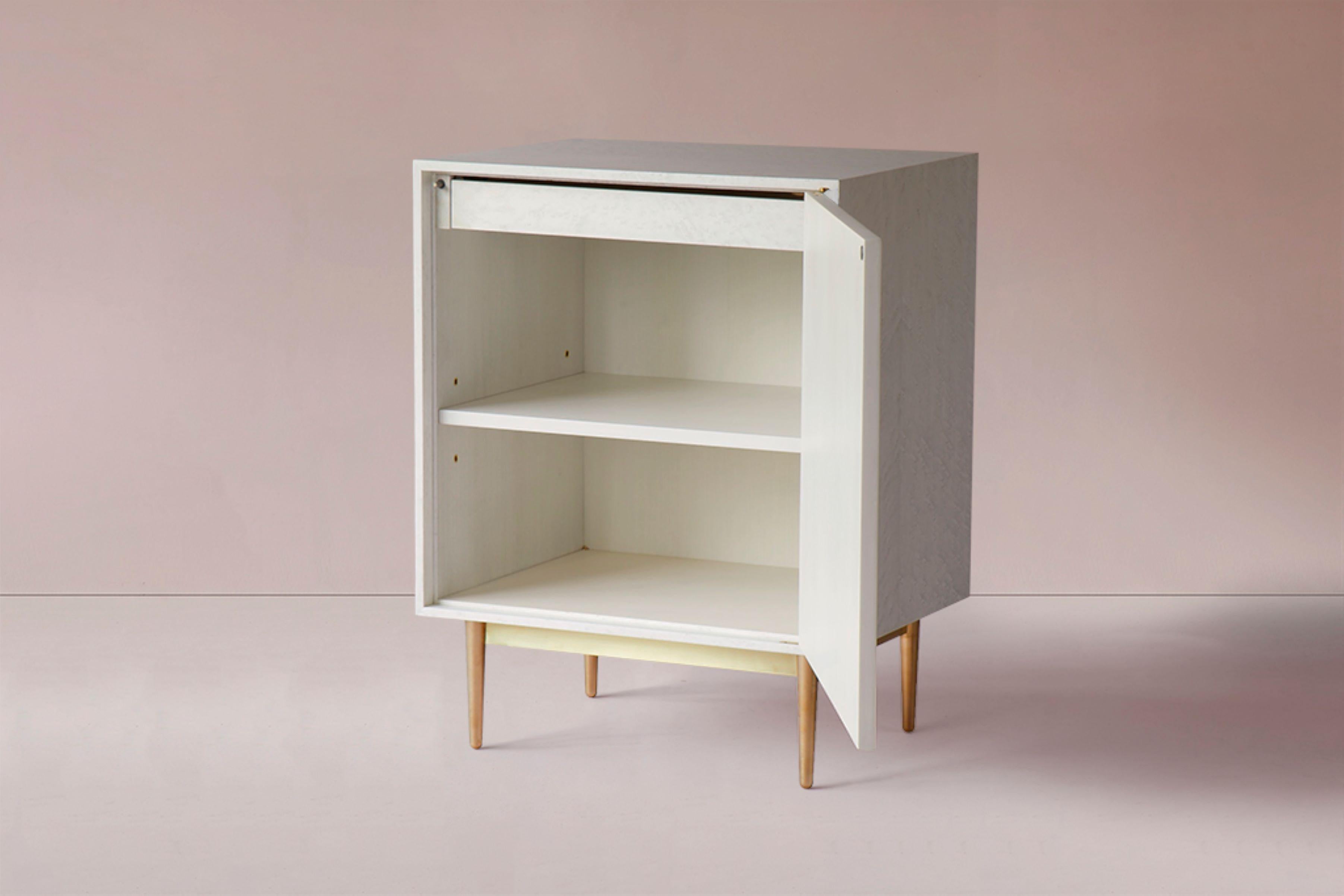 Contemporary Bethan Gray Dhow One Door Bedside Table in White and Brass For Sale