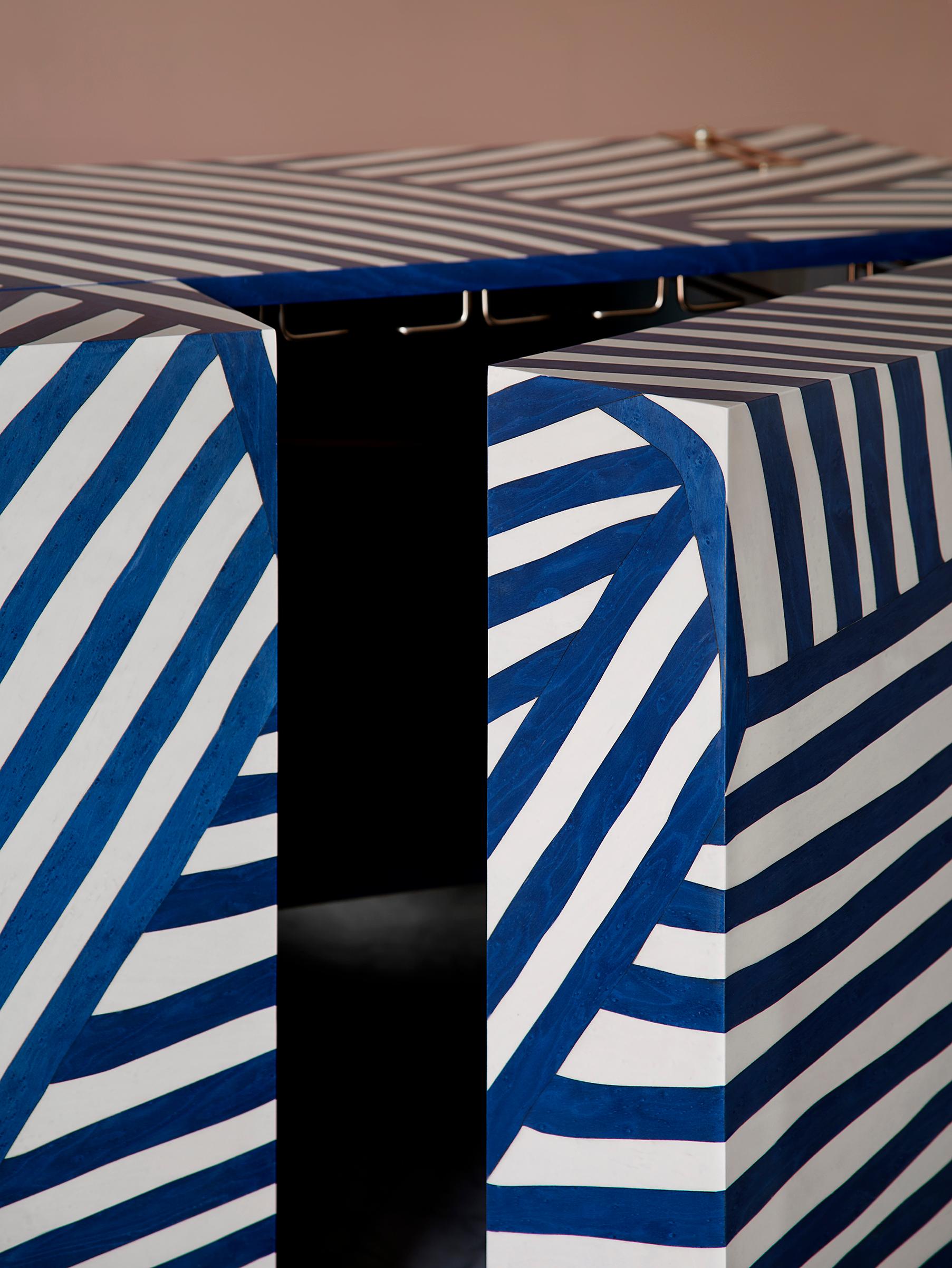 Bethan Gray - Mobile bar grande di Inky Dhow in Ultramarine e Whiting in vendita 1