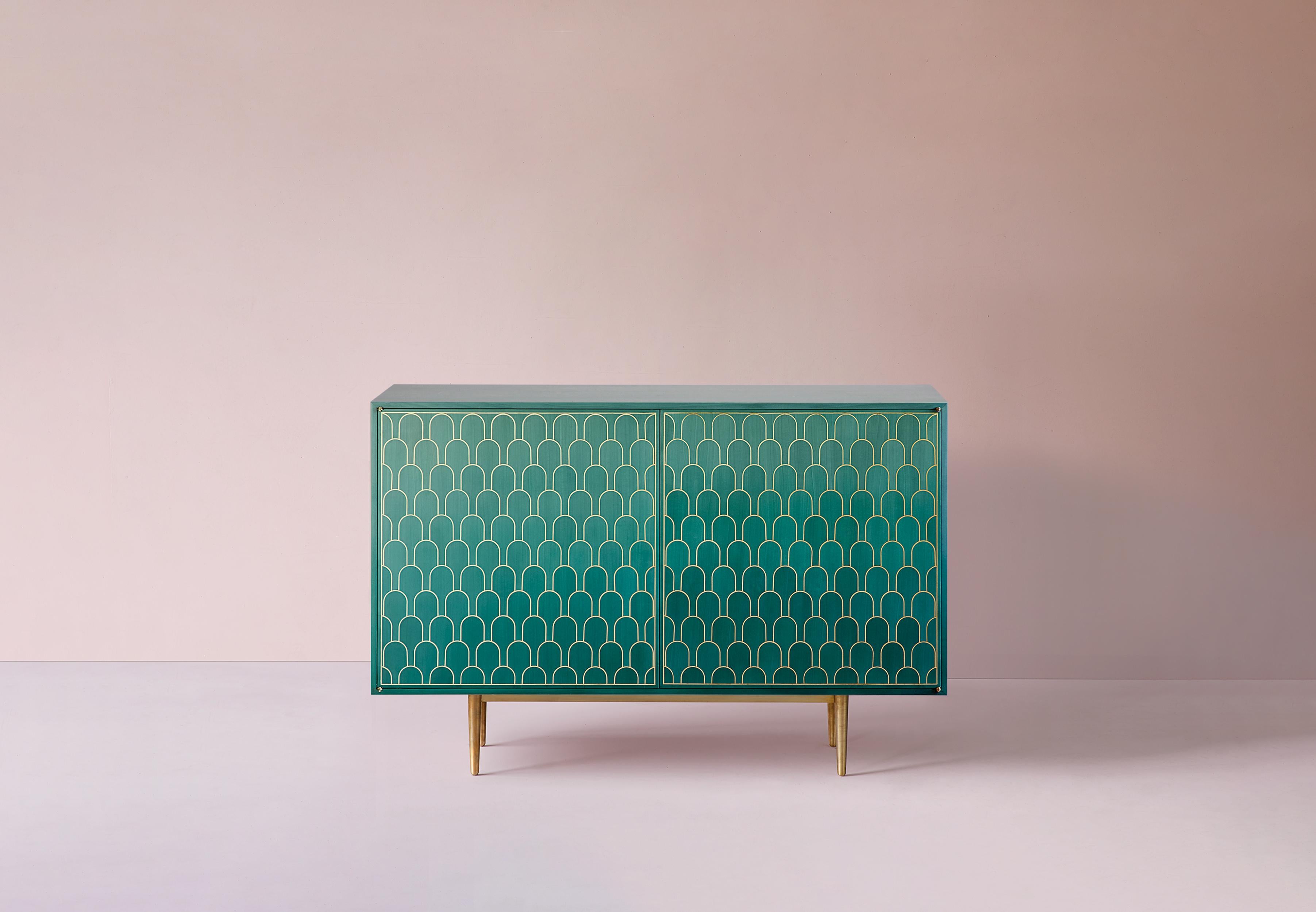 Contemporary Bethan Gray Maxi Two-Door Sideboard Cabinet in Jade Veneer and Solid Brass For Sale