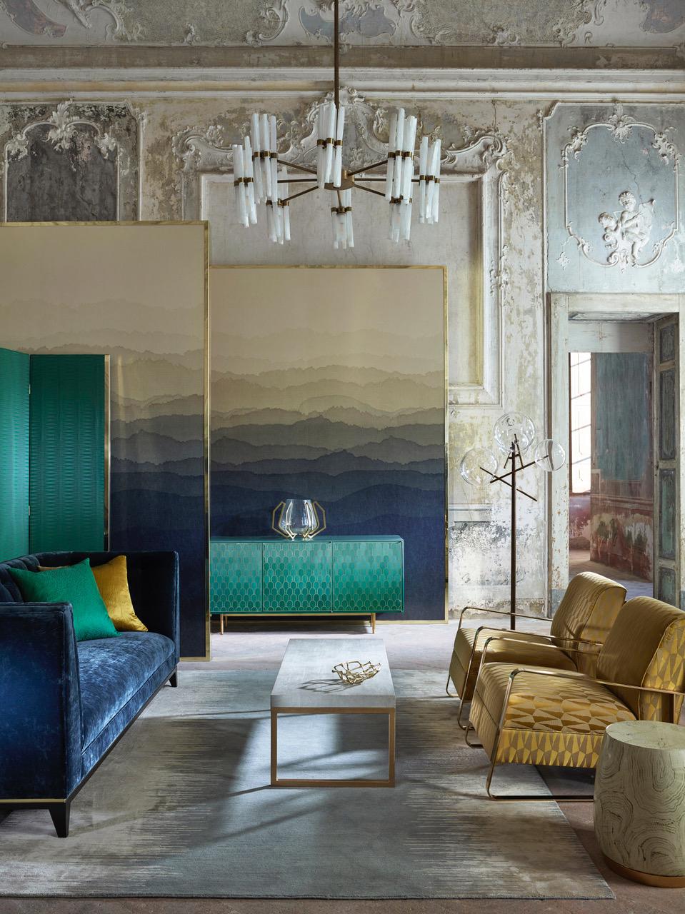 Bethan Gray Nizwa meuble de rangement à trois portes en placage italien de jade et laiton massif en vente 7