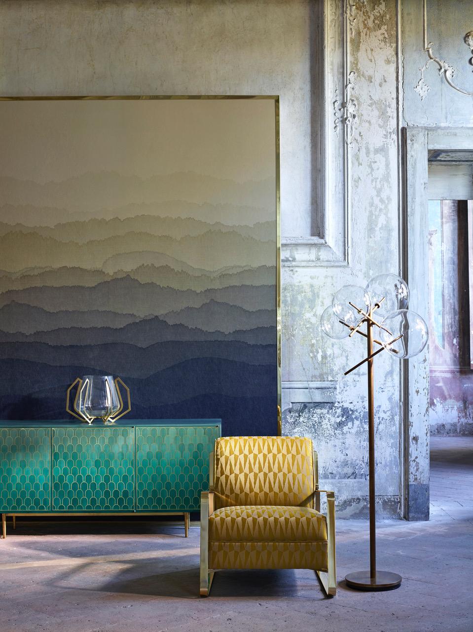 Bethan Gray Nizwa meuble de rangement à trois portes en placage italien de jade et laiton massif en vente 8