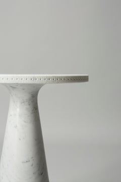 Table de salle à manger Bethan à profil Brogue en marbre de Carrare gris intégral