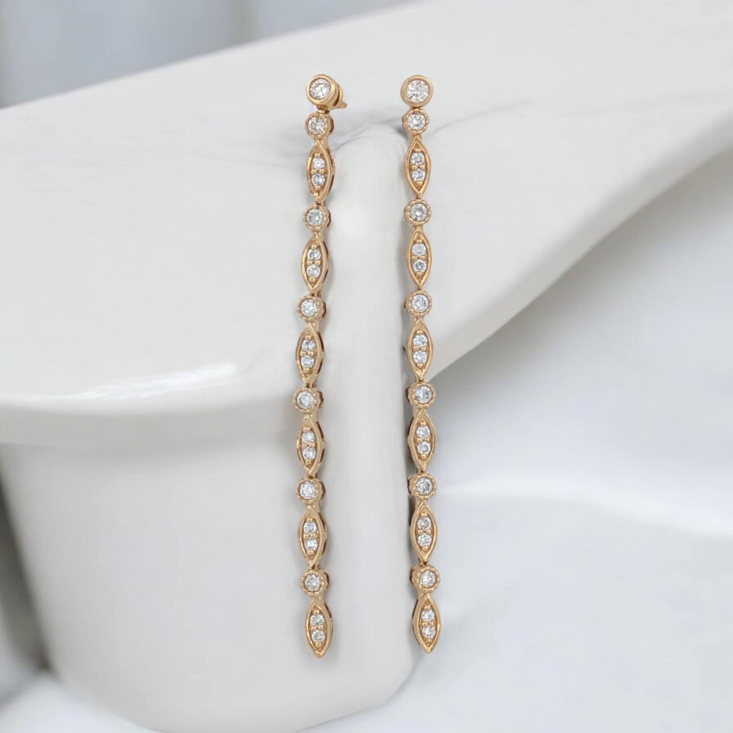 Préparez-vous à être hypnotisés par ces boucles d'oreilles pendantes en diamant de 0,47ctw de Bethany. Réalisées en luxueux or jaune 14 carats, ces élégantes boucles d'oreilles présentent un motif long et fluide captivant qui vous laissera bouche