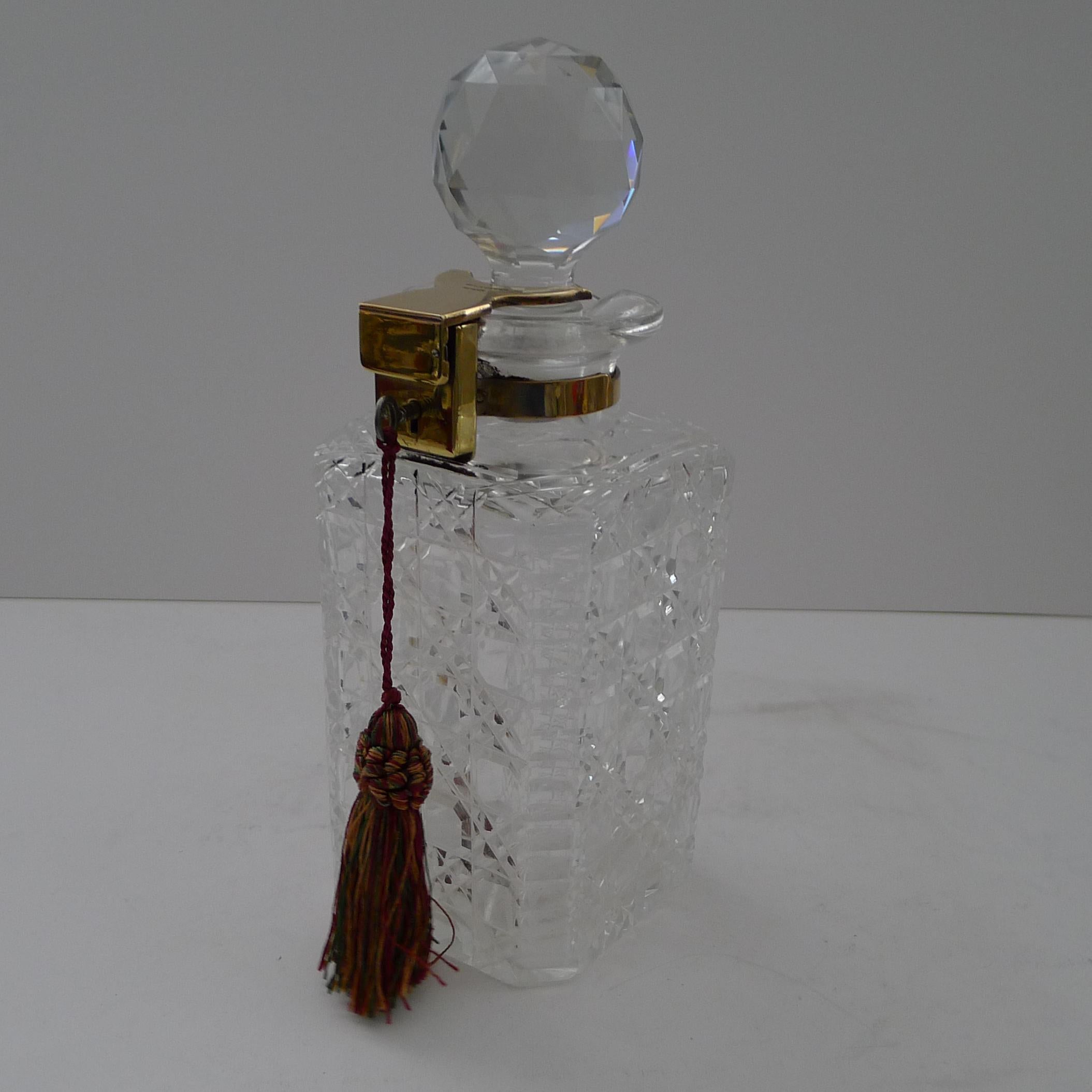 Carafe Betjemanns Patent Locking Spirit / Whisky Decanter c.1890 en vente 7