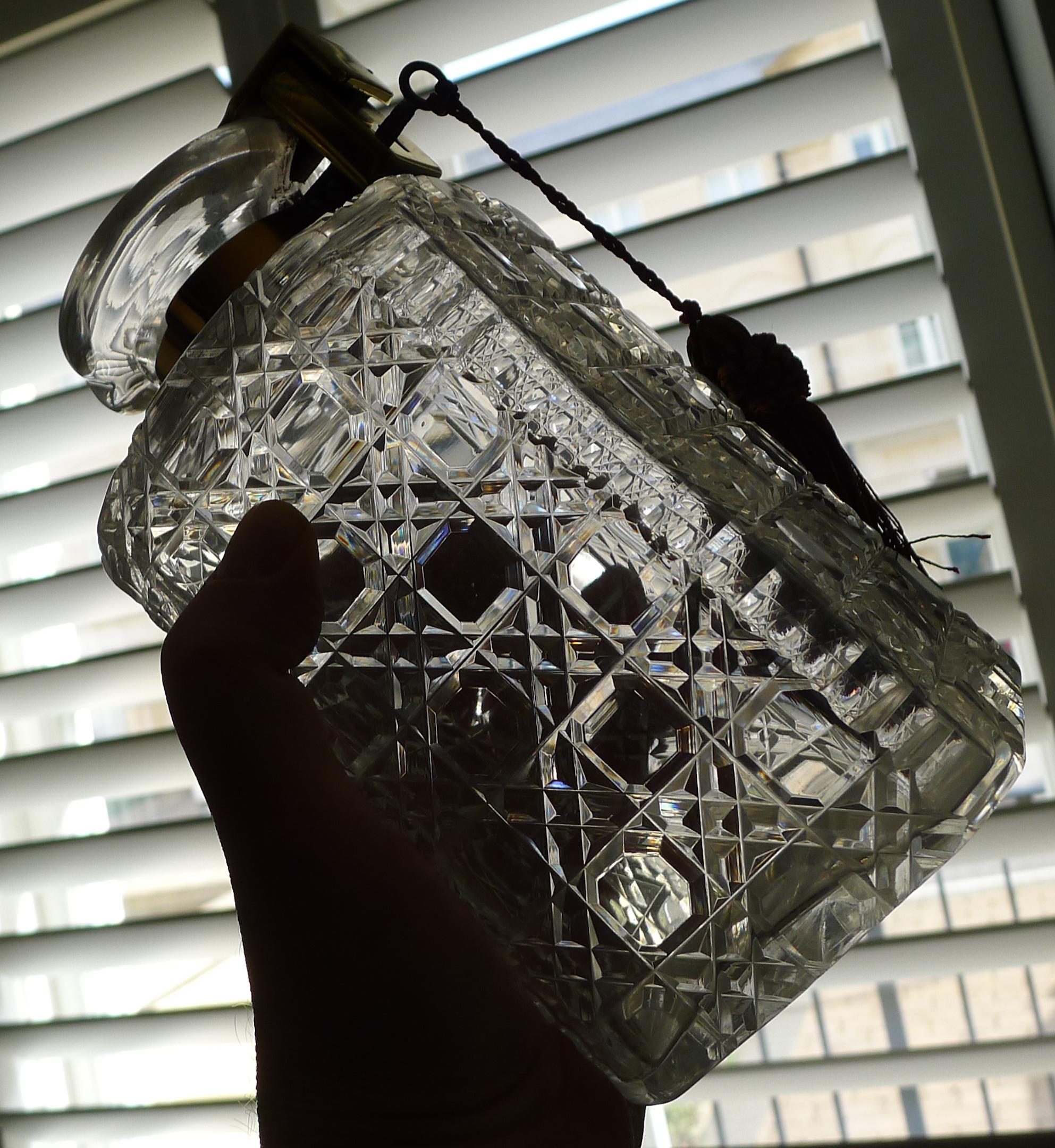 Verre Carafe Betjemanns Patent Locking Spirit / Whisky Decanter c.1890 en vente