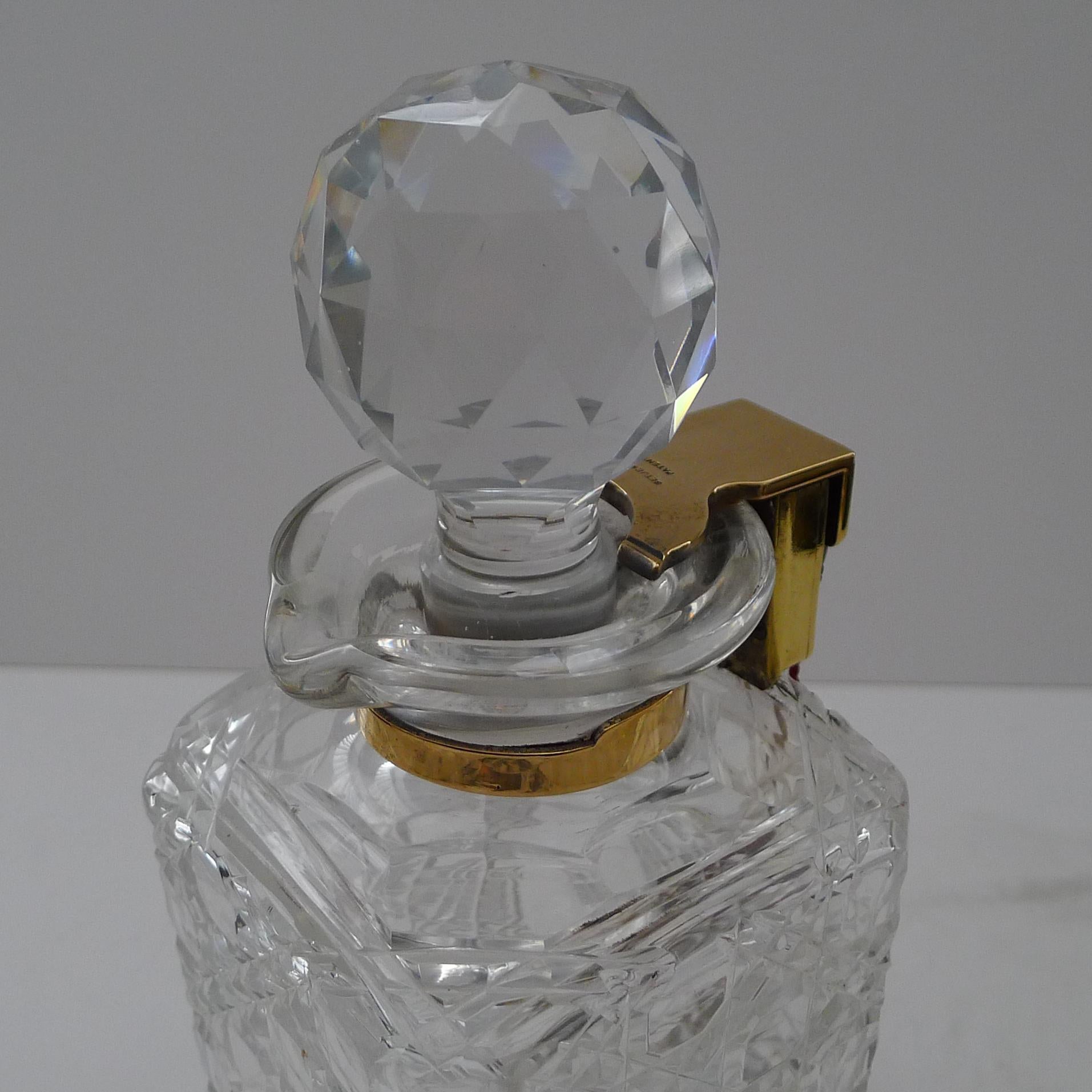 Carafe Betjemanns Patent Locking Spirit / Whisky Decanter c.1890 en vente 2