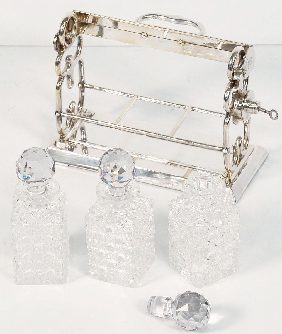 Tantale de Betjemann avec carafes originales en cristal clouté 1