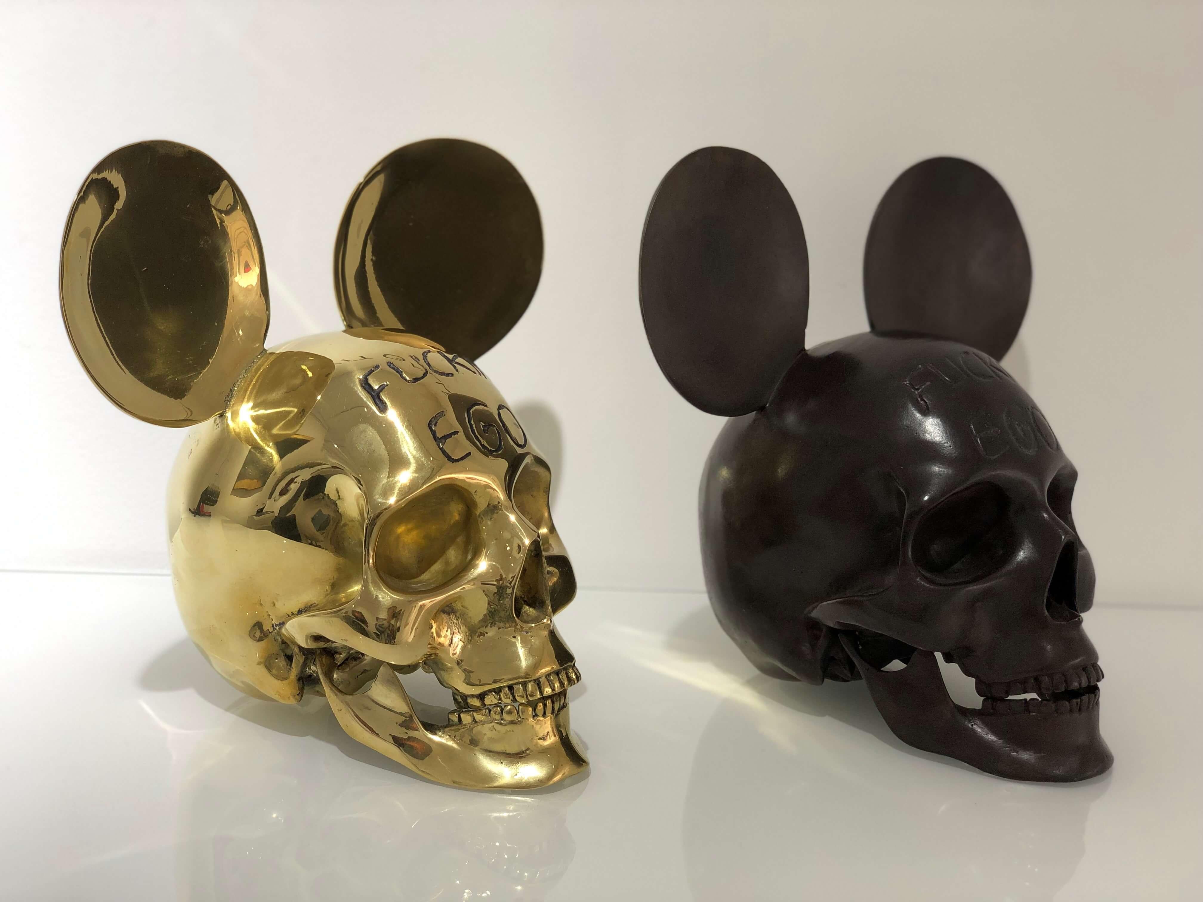 Ego del cazzo  - Scultura in bronzo marrone, 2021 - Figurative Sculpture Oro di Beto Gatti