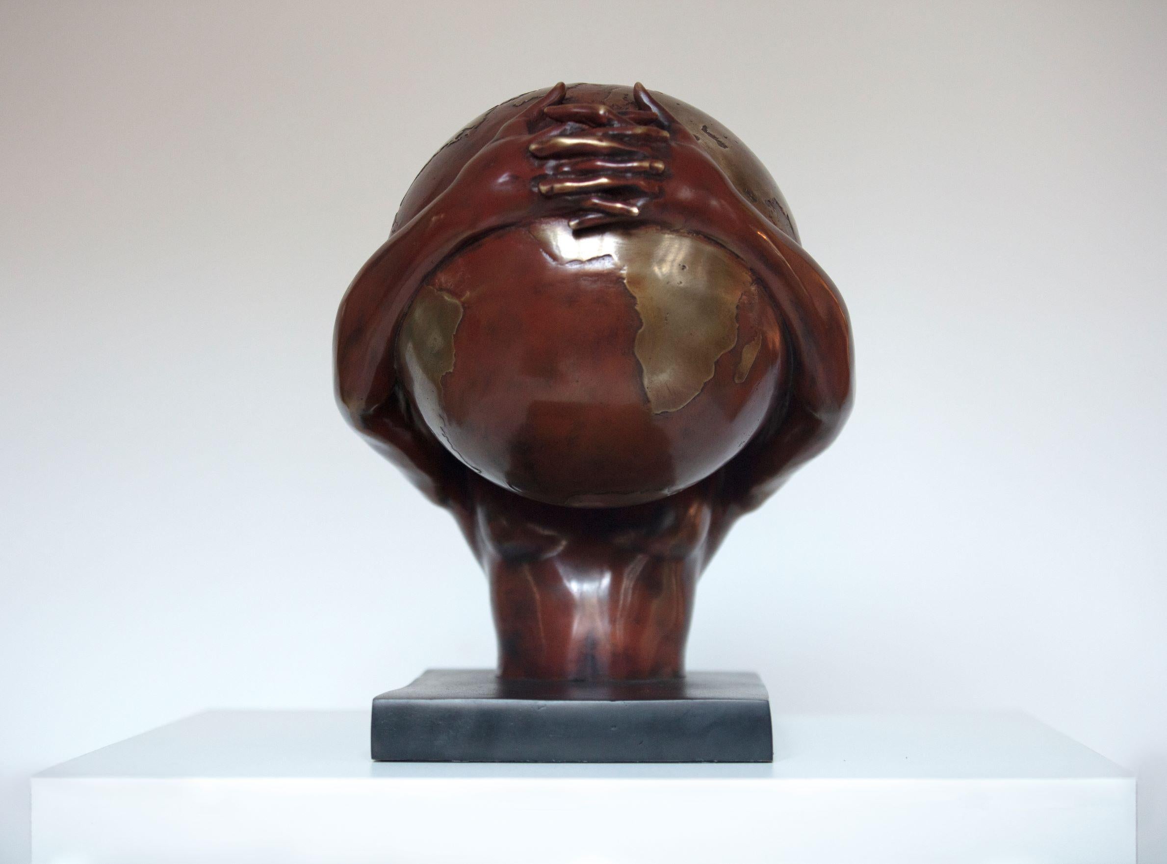Human Rights - bronze sculpture, 2022 - Sculpture by Beto Gatti