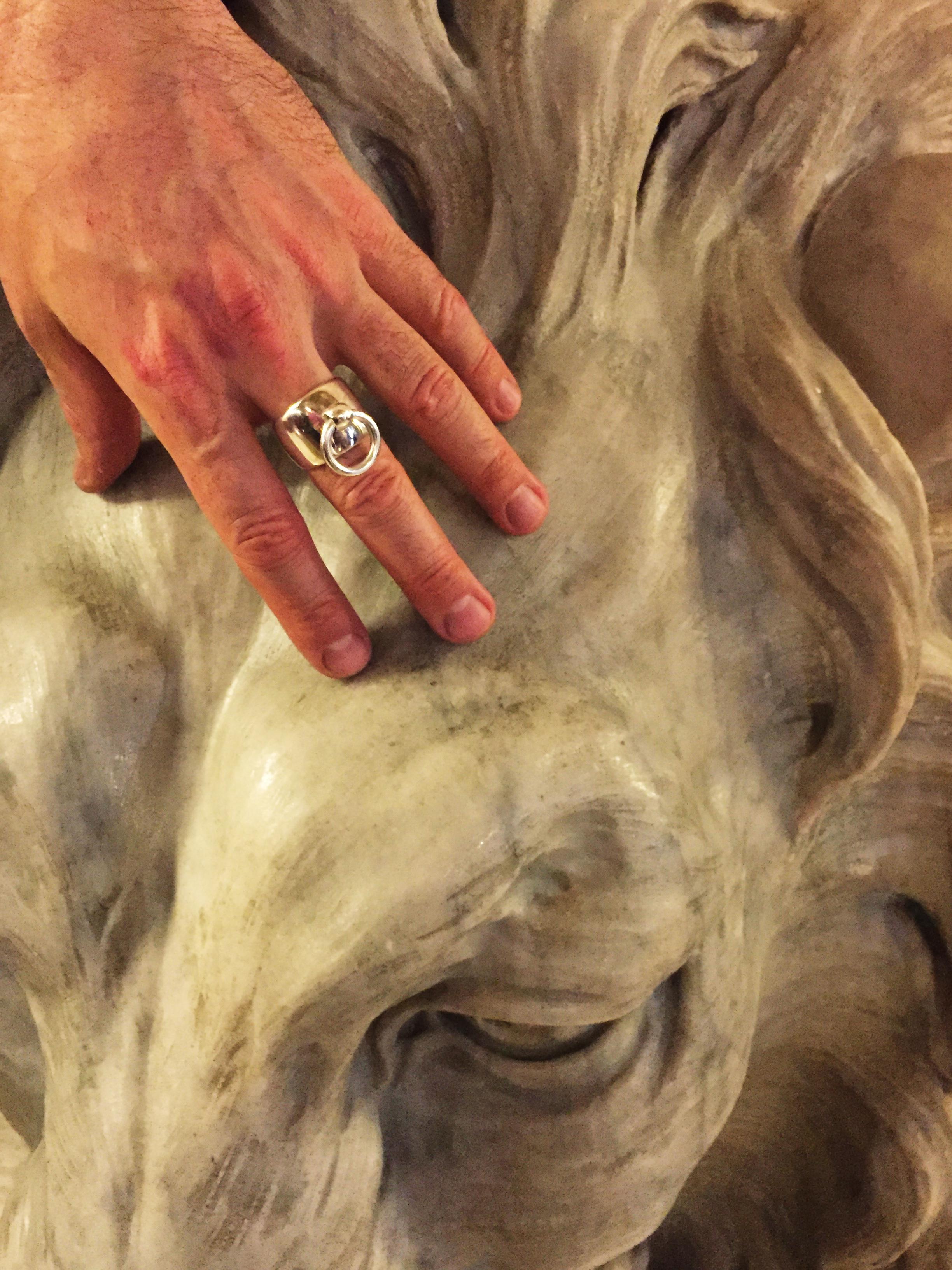 Contemporain Betony Vernon Bague « O-Ring Band Large Ring » en or 18 carats en stock en vente