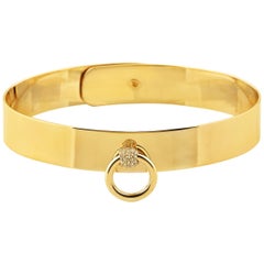 Bracciale "O-Ring Cuff mini Diamond Pavée" di Betony Vernon in oro 18 carati in stock