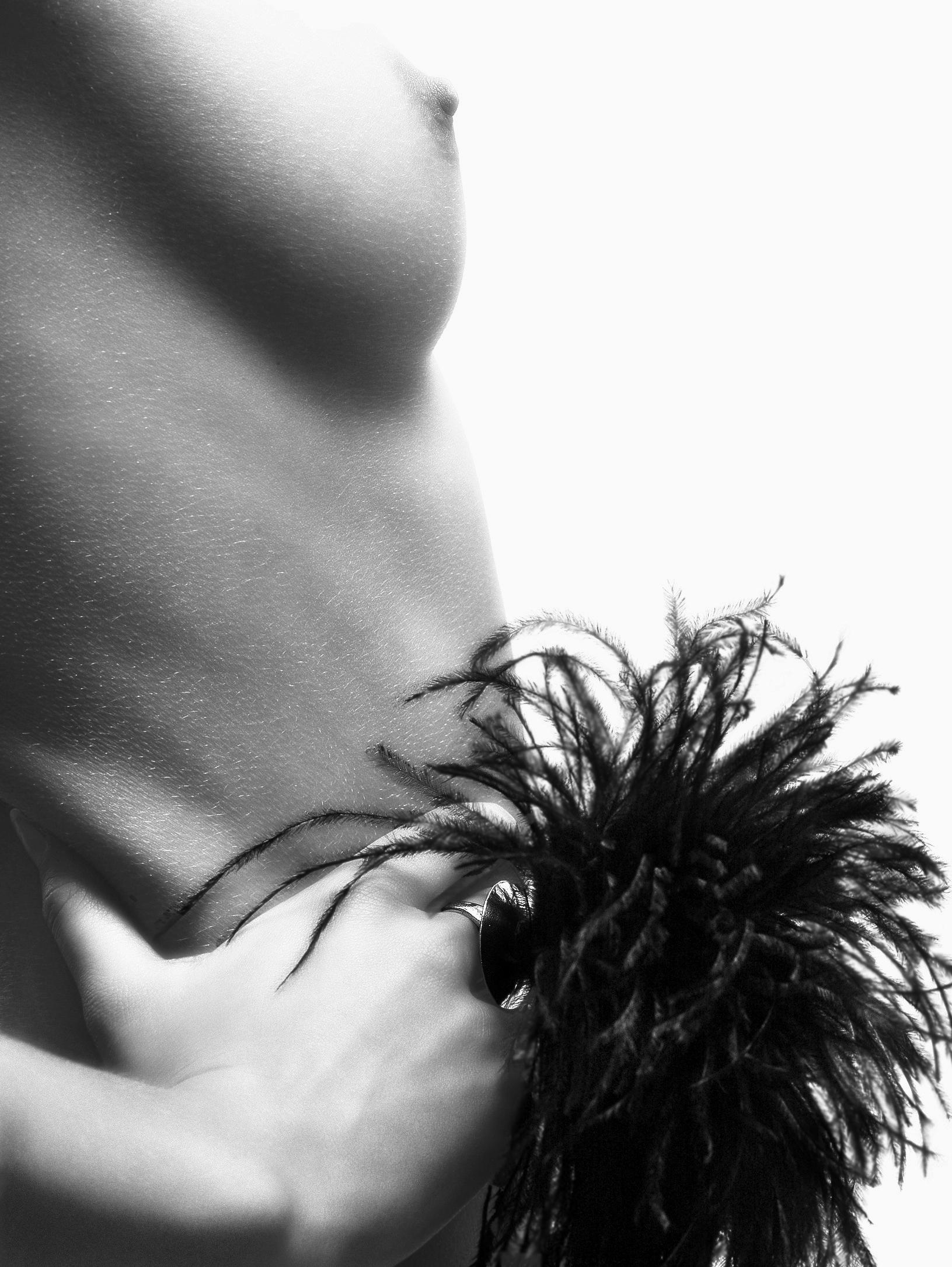 Contemporain Betony Vernon, bague « Ostrich Feather Puff » noire en argent sterling 925 en vente