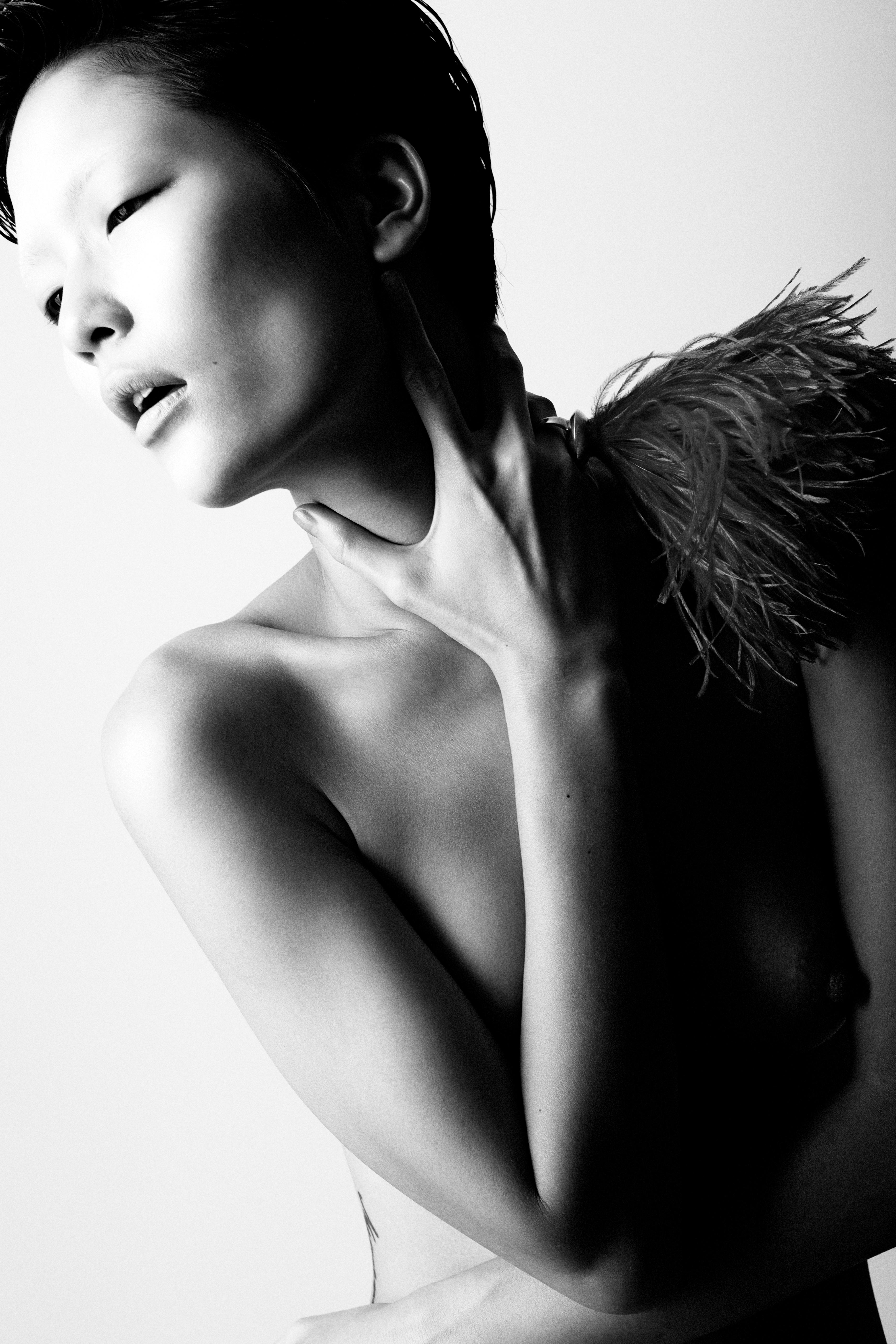 Betony Vernon, bague « Ostrich Feather Puff » noire en argent sterling 925 Neuf - En vente à Rome, IT