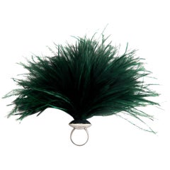 Betony Vernon, bague verte « Ostrich Feather Puff » en argent sterling 925 en stock