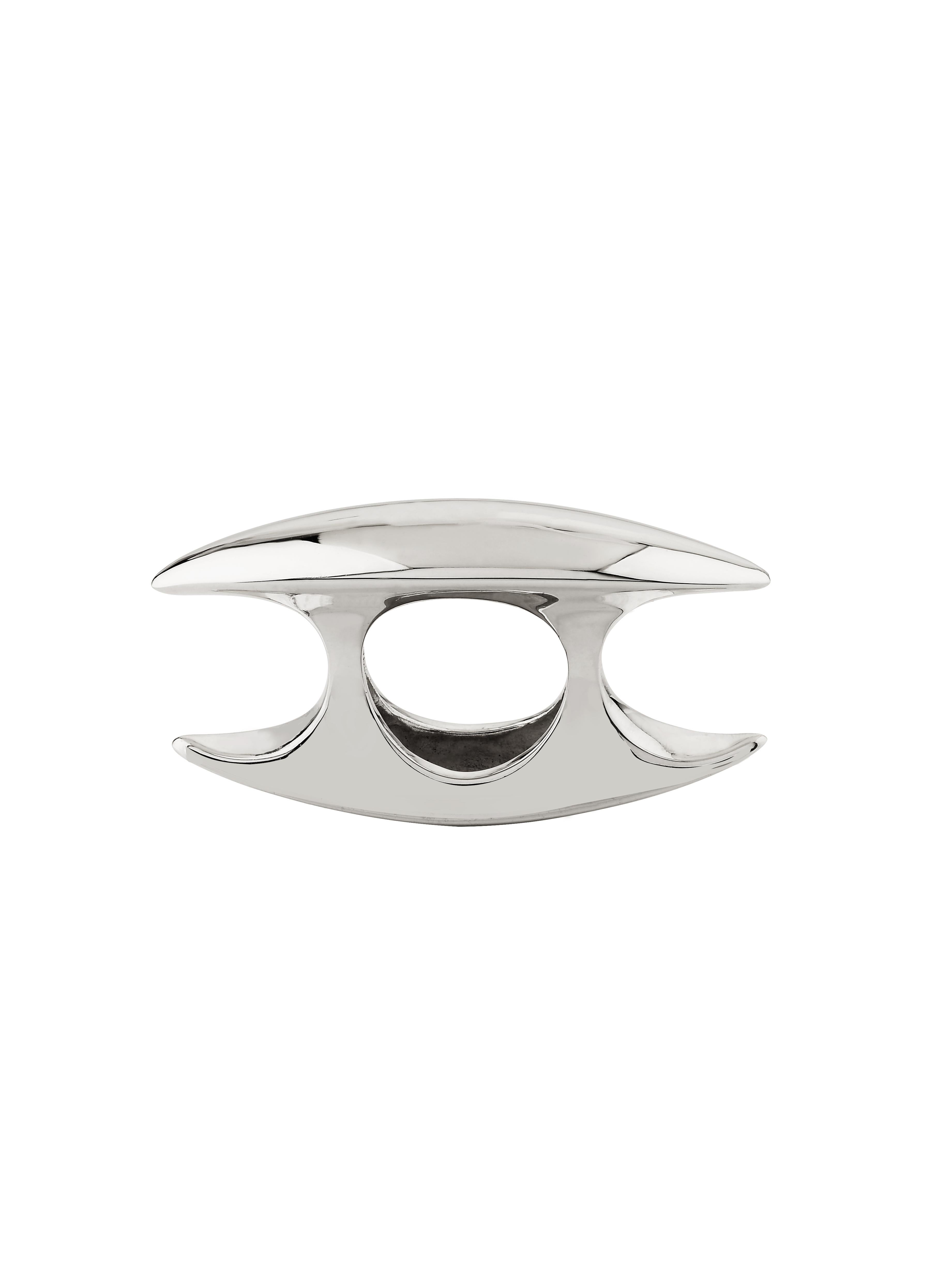 Being ready to bring joy is a fundamental aspect of the Paradise Found Fine Jewelry Collection and the Pod Massage Ring is crafted to offer two distinct sensations. The smooth pod-shaped surfaces are designed for massaging various parts of the body,