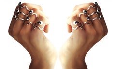 Betony Vernon, bague « Race Ring » en argent sterling 925