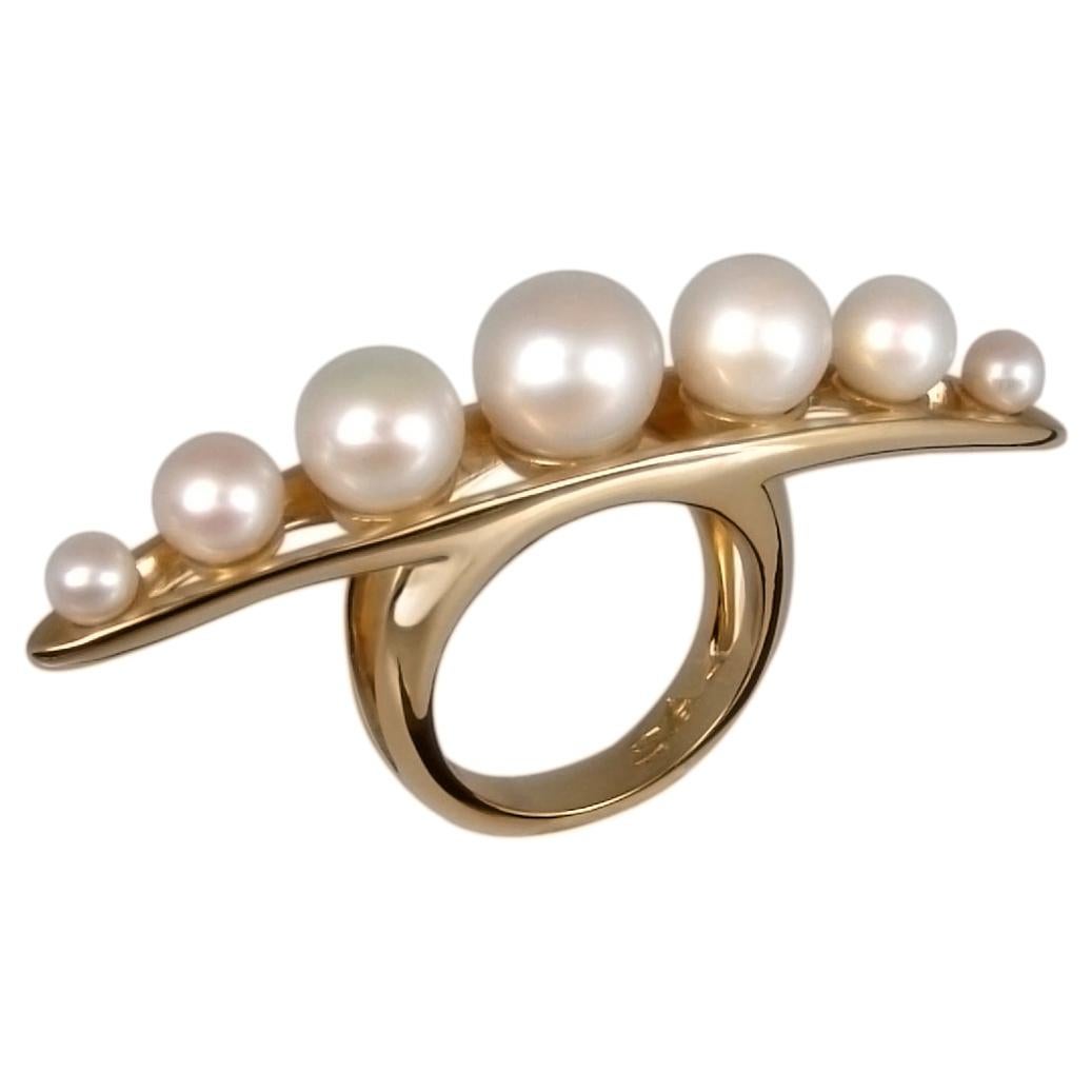 Bague de massage "String of Pearls" de Betony Vernon en or 18 carats en vente