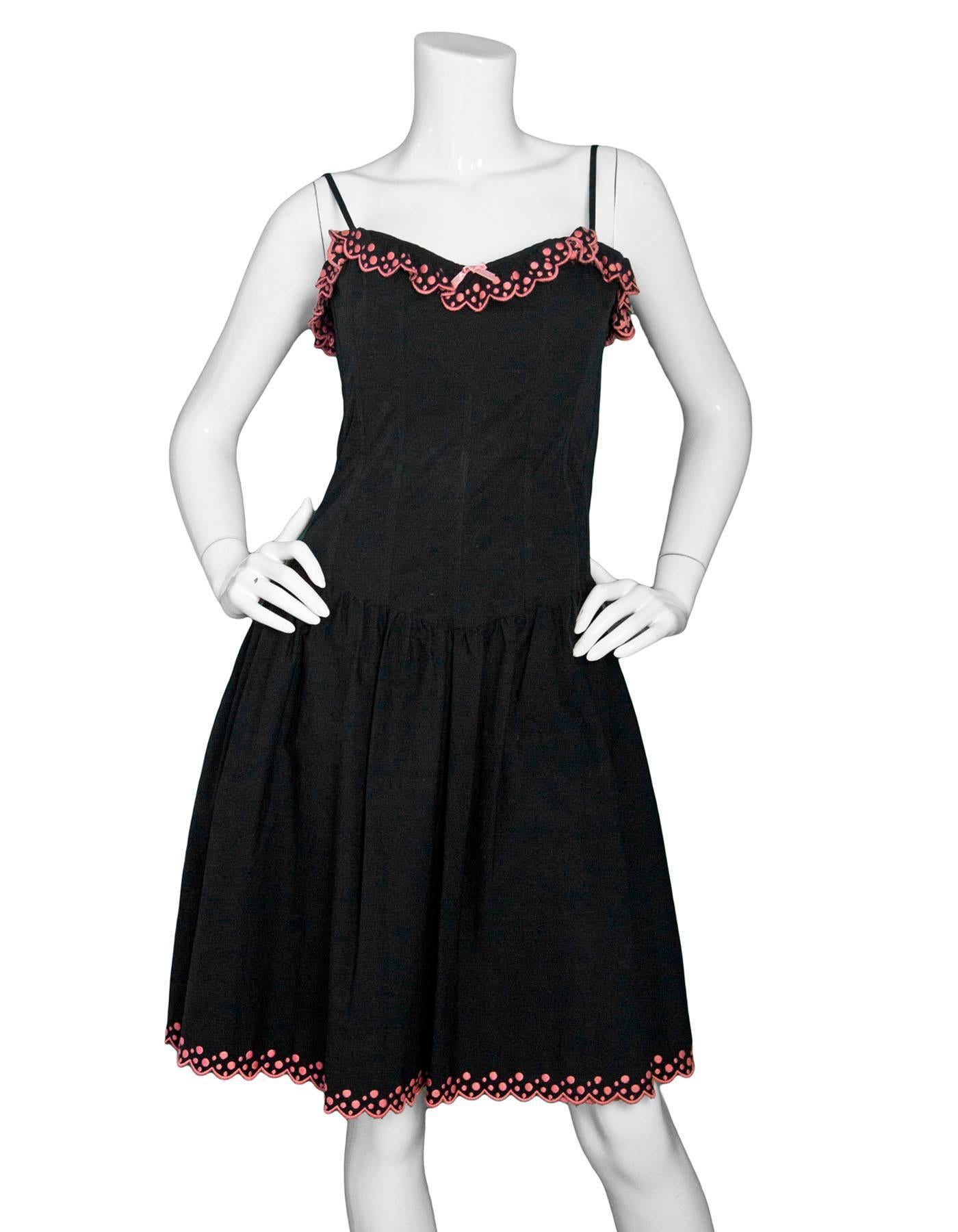 Betsey Johnson Black & Pink Ruffle Dress Sz 10

Features corset-style lace up back and soft boning at bodice

Made In: China
Color: Black, pink
Composition: 98% cotton, 2% spandex
Lining: Black textile
Closure/Opening: Side zip closure
Overall