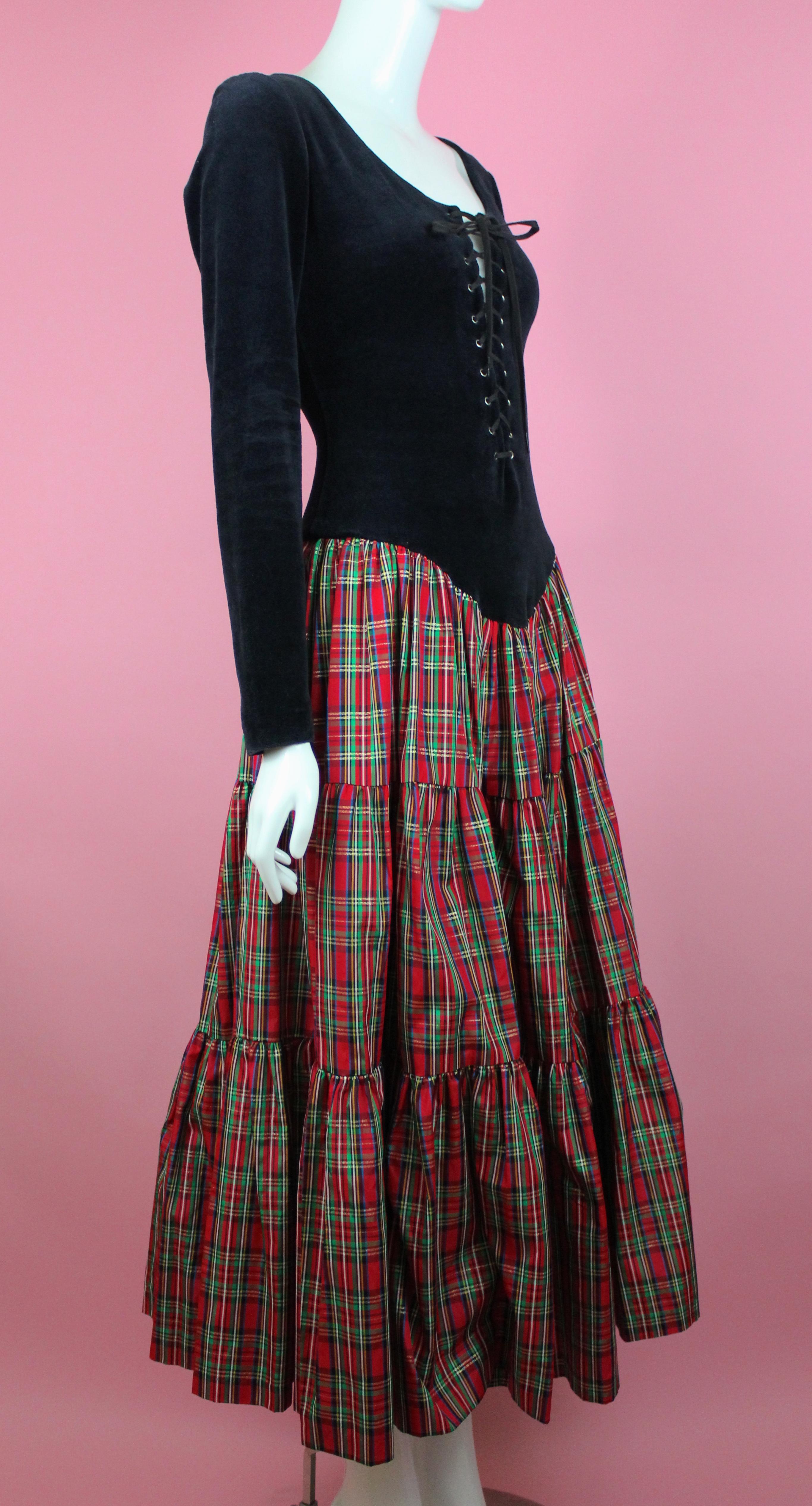 Betsey Johnson Long Sleeved Tartan Dress, c.  80's, US 4/6 In Excellent Condition For Sale In Los Angeles, CA