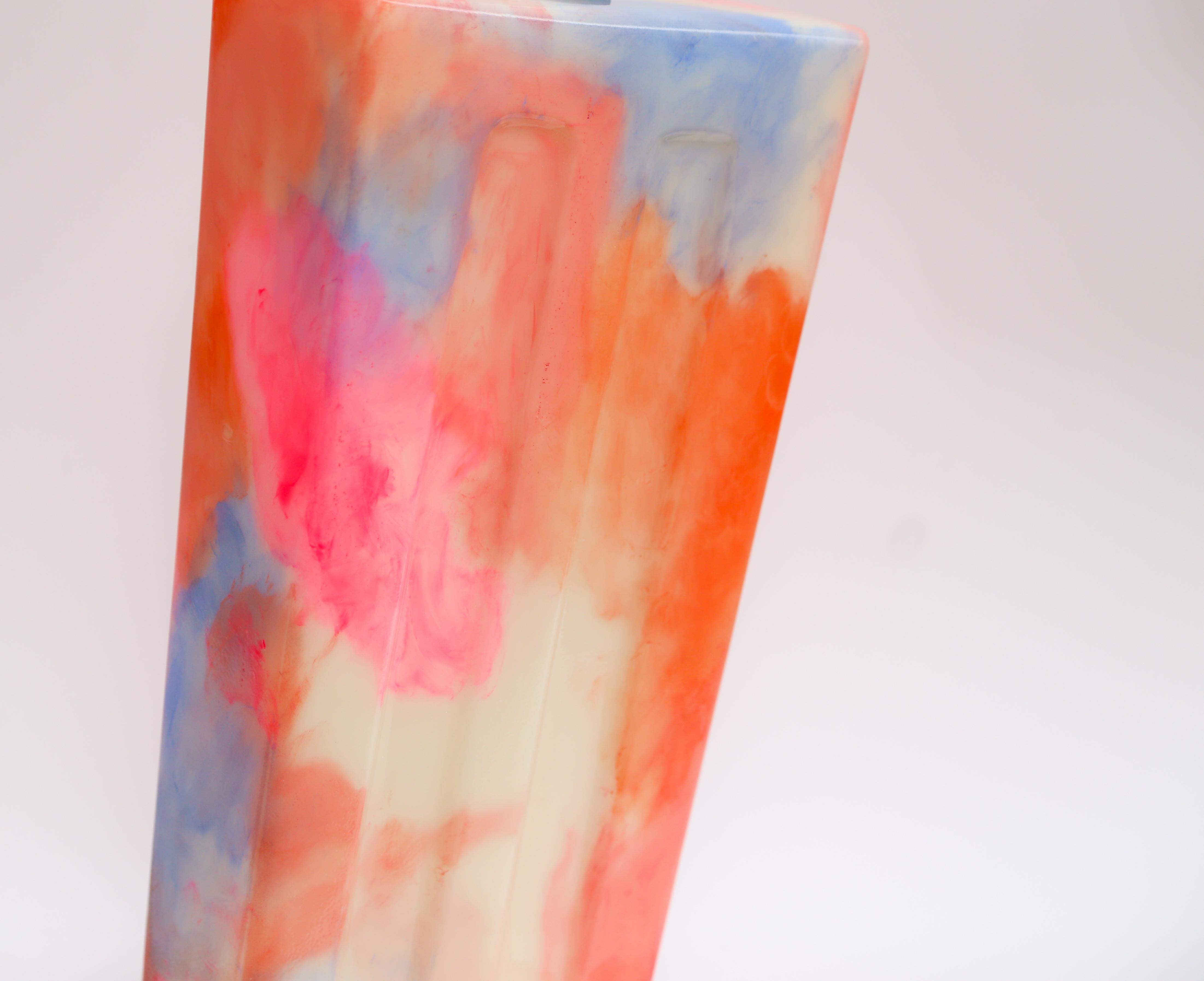Regenbogenwolken-Popsicle (Abstrakt), Sculpture, von Betsy Enzensberger