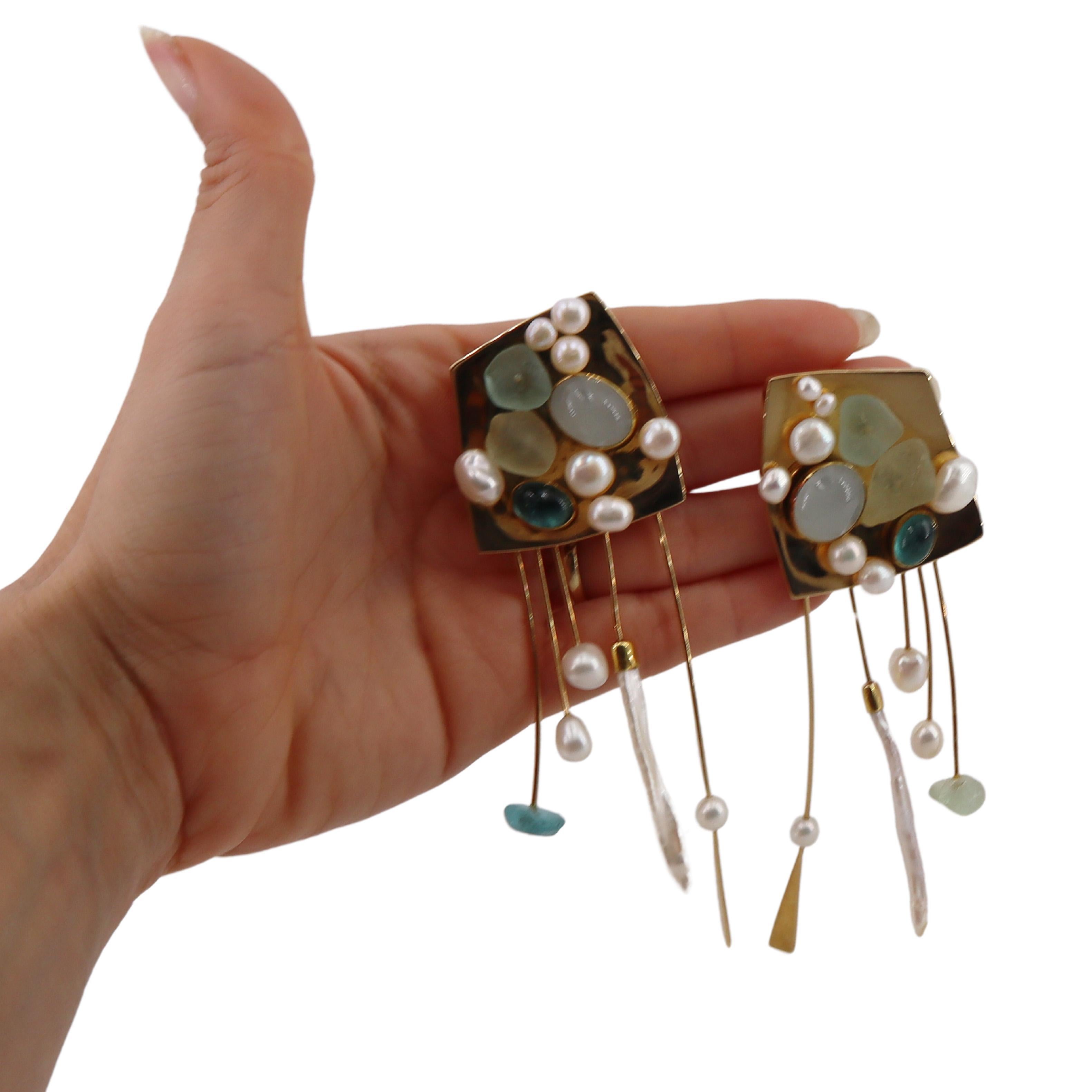 BETSY FULLER Orecchini a clip scultorei in oro 18Kt con perle e tormaline in vendita 4