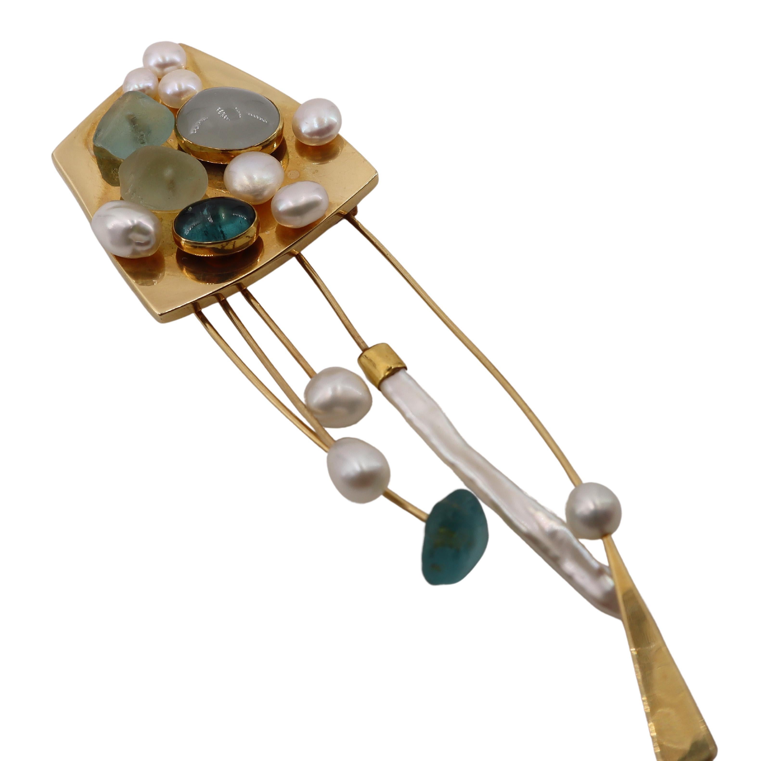 BETSY FULLER Orecchini a clip scultorei in oro 18Kt con perle e tormaline in vendita 2
