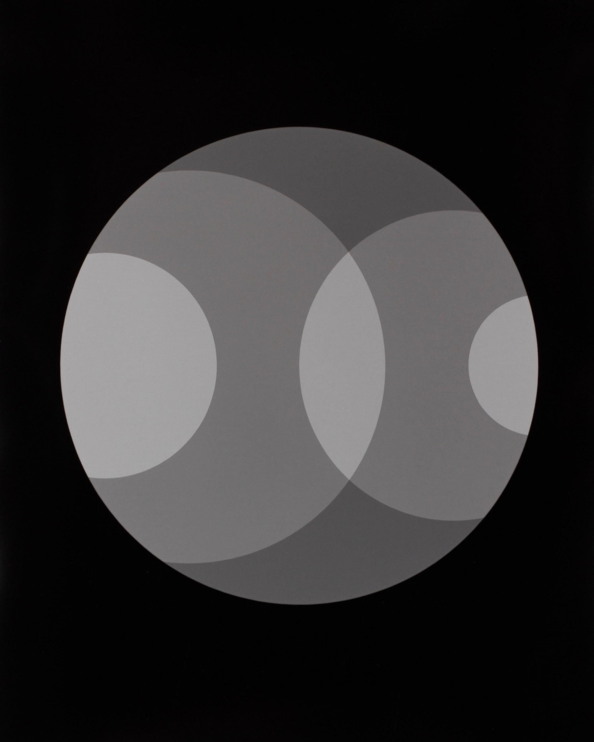 Betsy Kenyon Abstract Photograph – Gerahmter schwarz-weißer einzigartiger Silber-Gelatine-Druck „Divide“