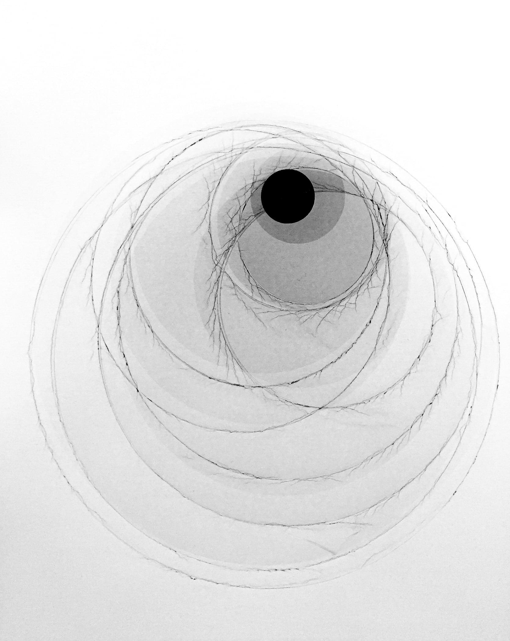 Fotografia geometrica astratta in bianco e nero con cerchi incorniciata in camera oscura - Photograph di Betsy Kenyon