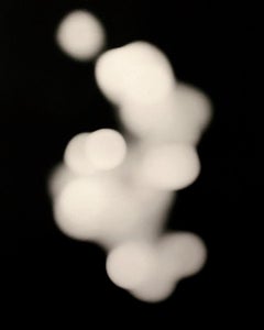 Grande photographie abstraite verticale en noir et blanc encadrée Unique Silver Gelatin Print