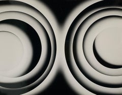 Stampa geometrica astratta in bianco e nero "Conjoined", incorniciata e unica, alla gelatina d'argento.