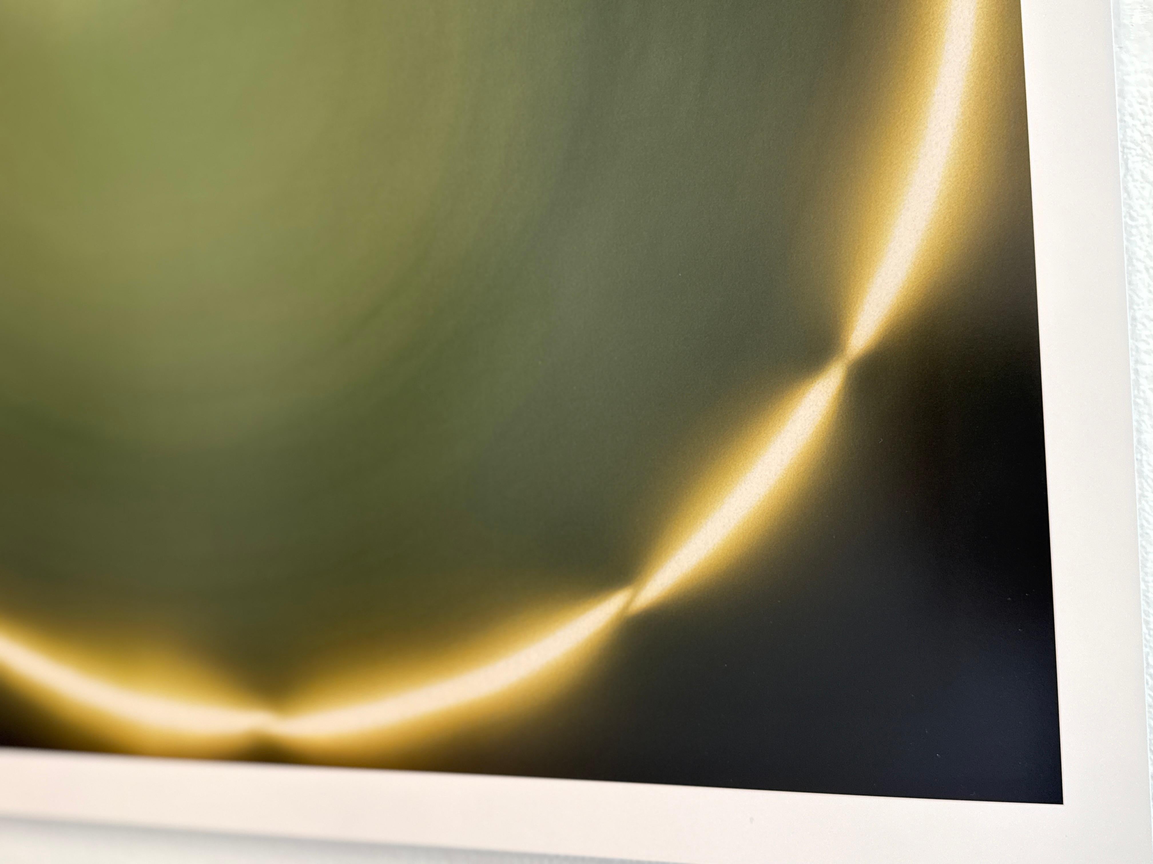 Photographie couleur du soleil en édition limitée, cosmique, céleste, inspirée par la situation géographique en vente 4