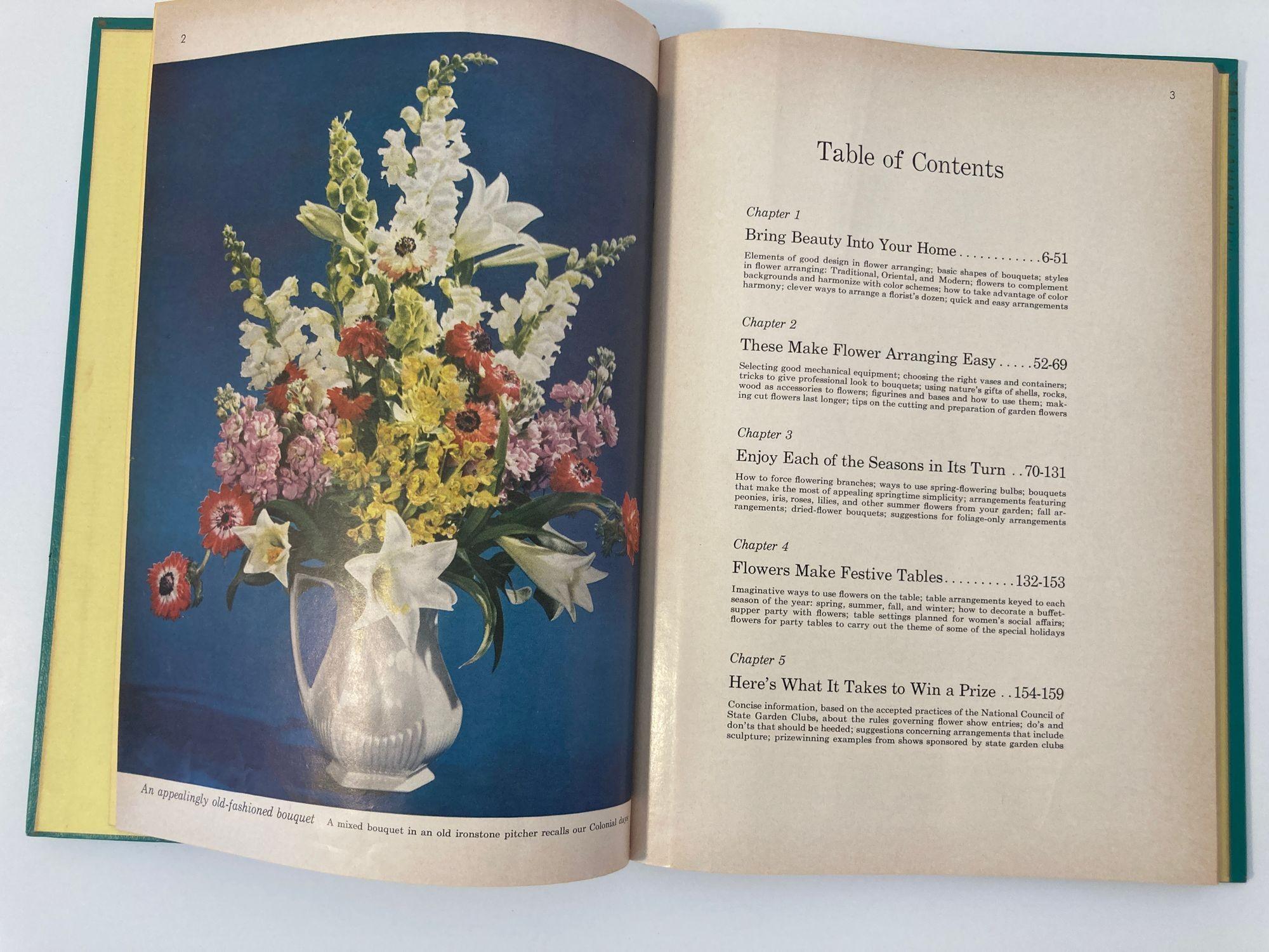Better Homes & Gardens Flower Arranging for Every Day and Special Occasions1957 In Good Condition For Sale In North Hollywood, CA
