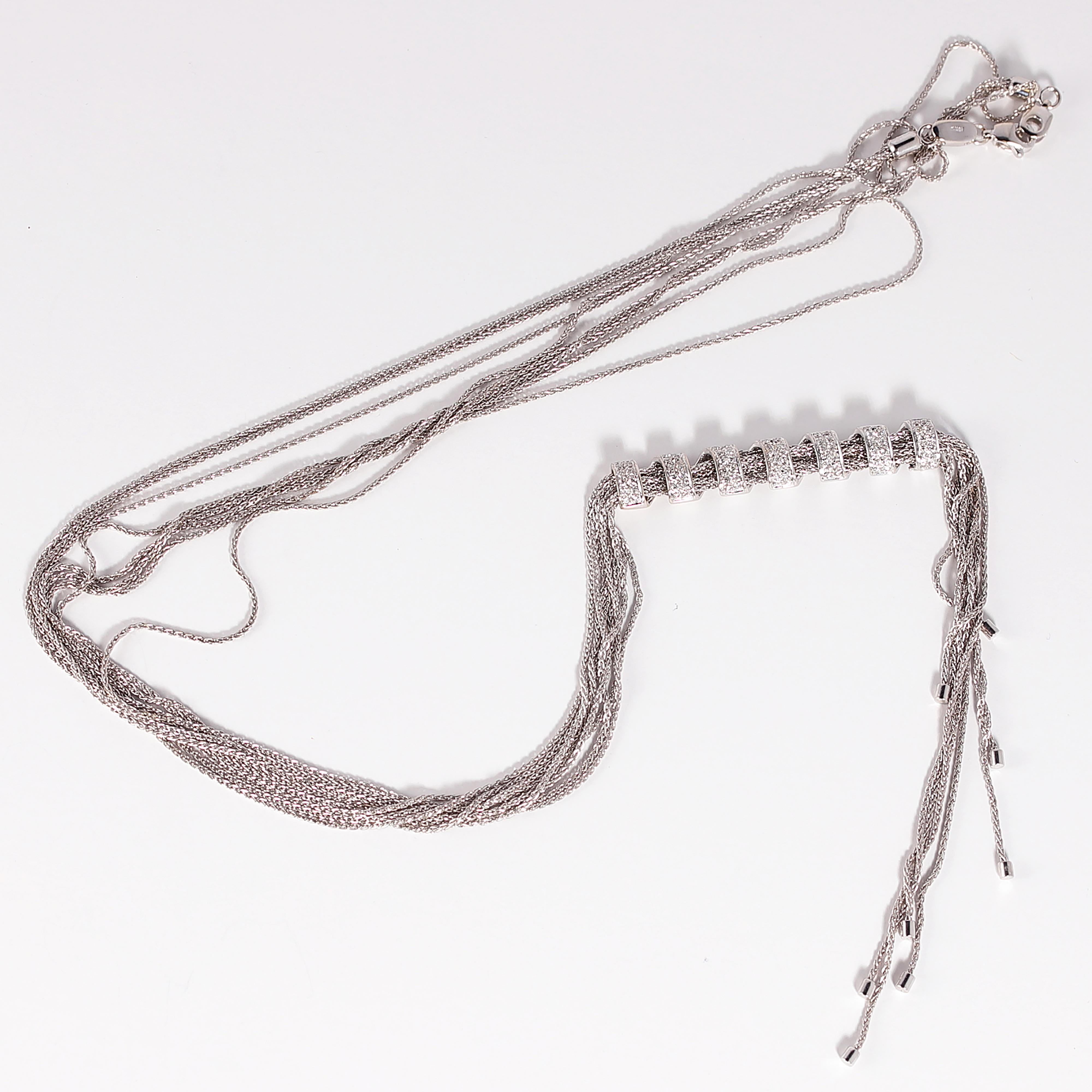 Taille ronde Collier en or blanc Betterridge à multiples brins de diamants en vente