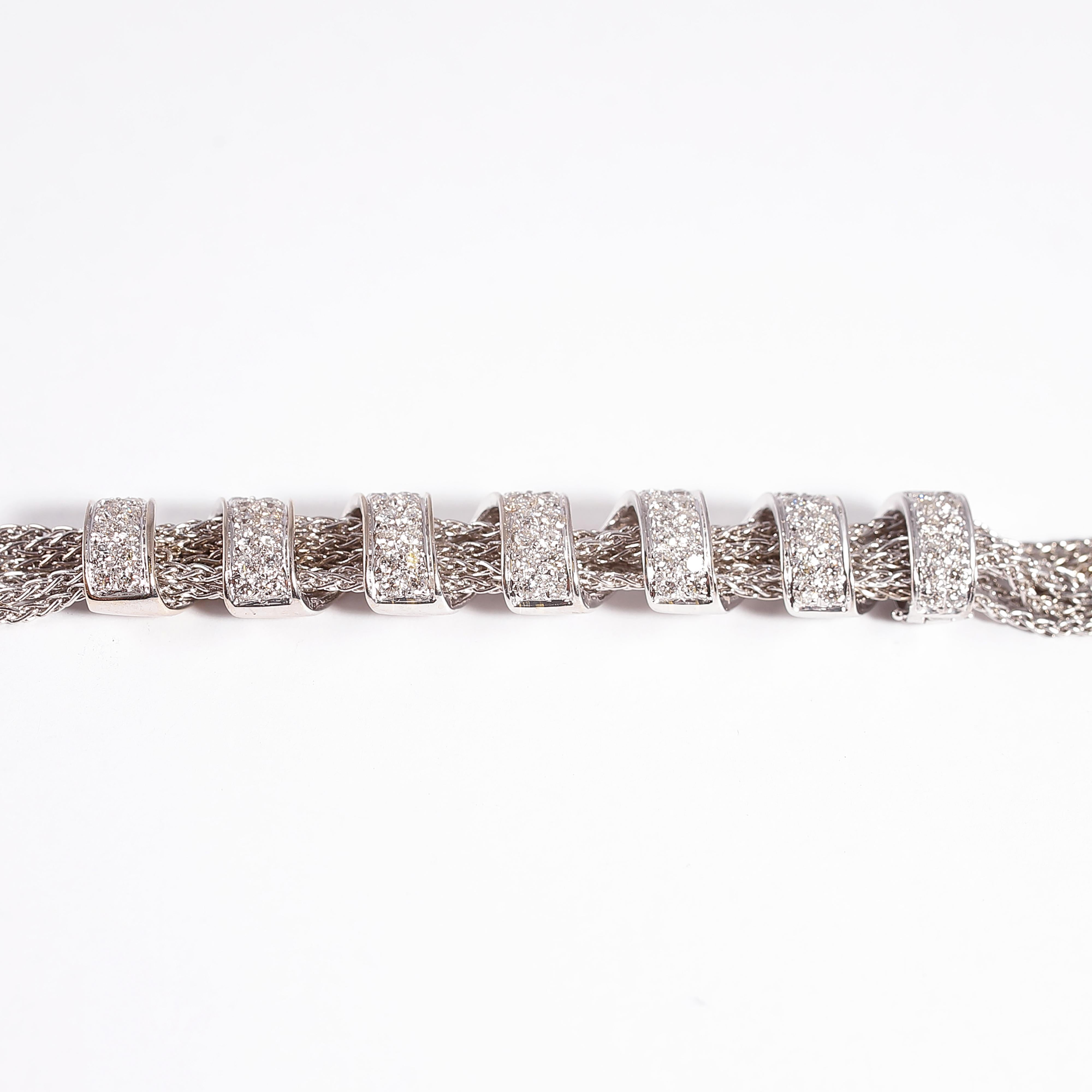 Collier en or blanc Betterridge à multiples brins de diamants en vente 3