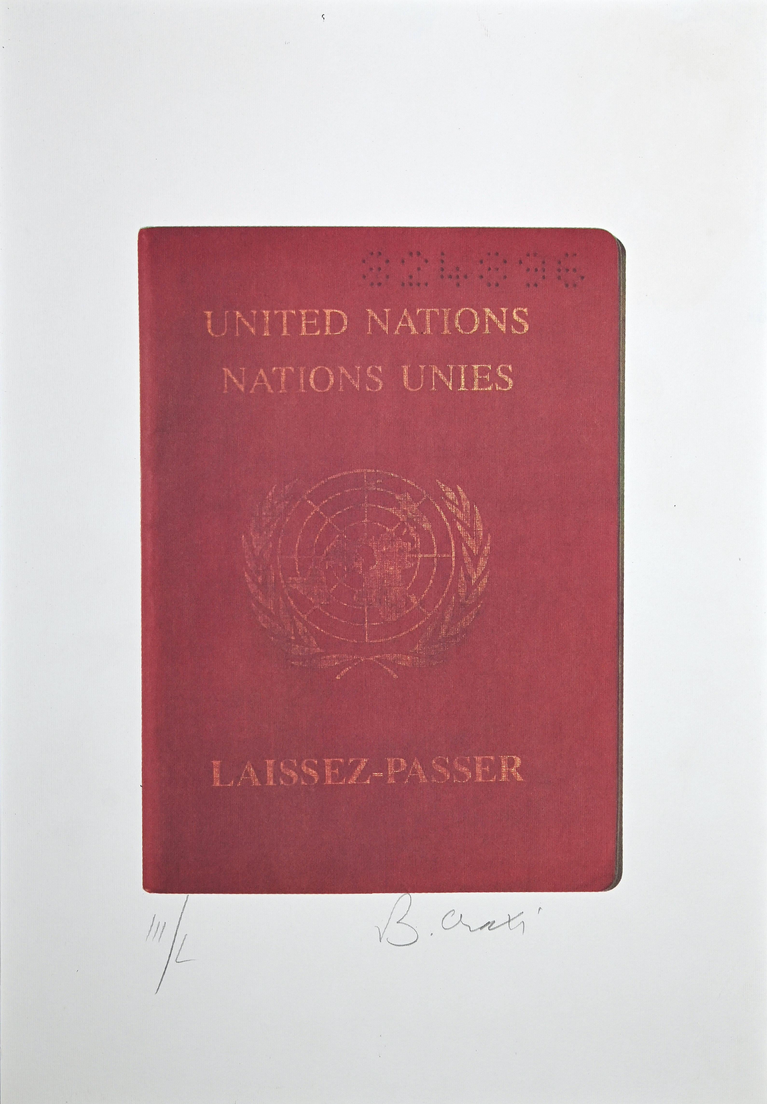 Laissez - Passer ist eine Original-Lithographie von Bettino Craxi aus dem Jahr 1994.

Das Kunstwerk stammt aus dem Portfolio "The World", Ed. Serigraphie, 1994.

Das Kunstwerk zeigt den ONU-Pass von Bettino Craxi.

Inklusive Rahmen: 53 x 1,5 x 38