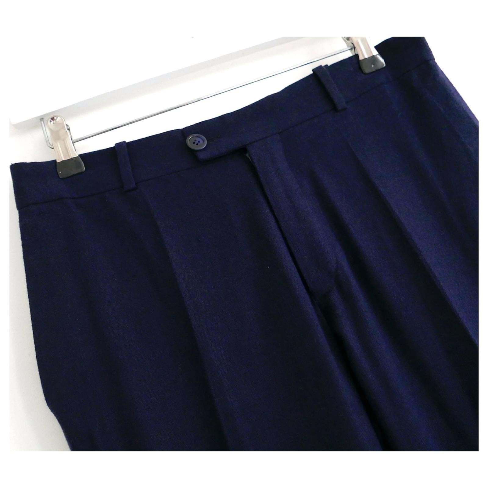 Pantalon ultra cool en édition limitée du label écologique Bettter x Rika Studio. Non porté. J'ai aussi la veste assortie - faites-moi savoir si vous voulez les deux pièces. Confectionné en lin bleu marine très doux, il présente des hanches et des