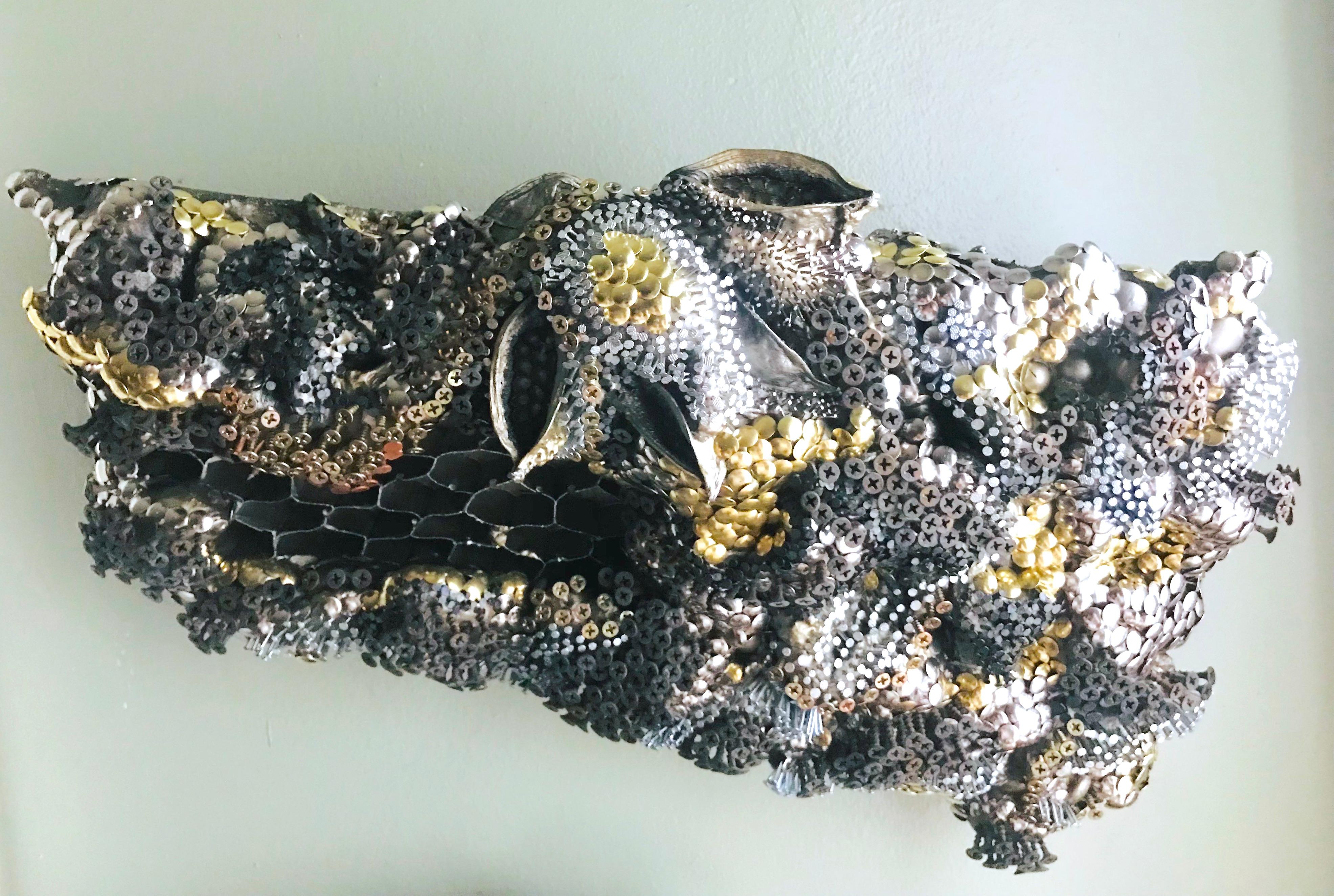Betty Bairamian Abstract Sculpture – Hives of Bees, Metallskulptur, Installation, Original handgefertigt, hängefertig